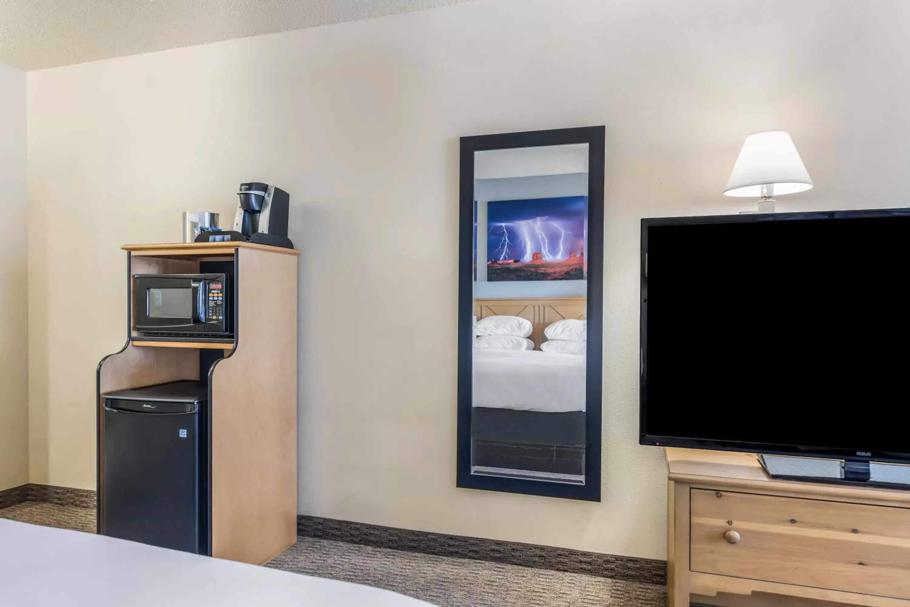 TV/Entertainment Center in Red Lion Inn & Suites Goodyear