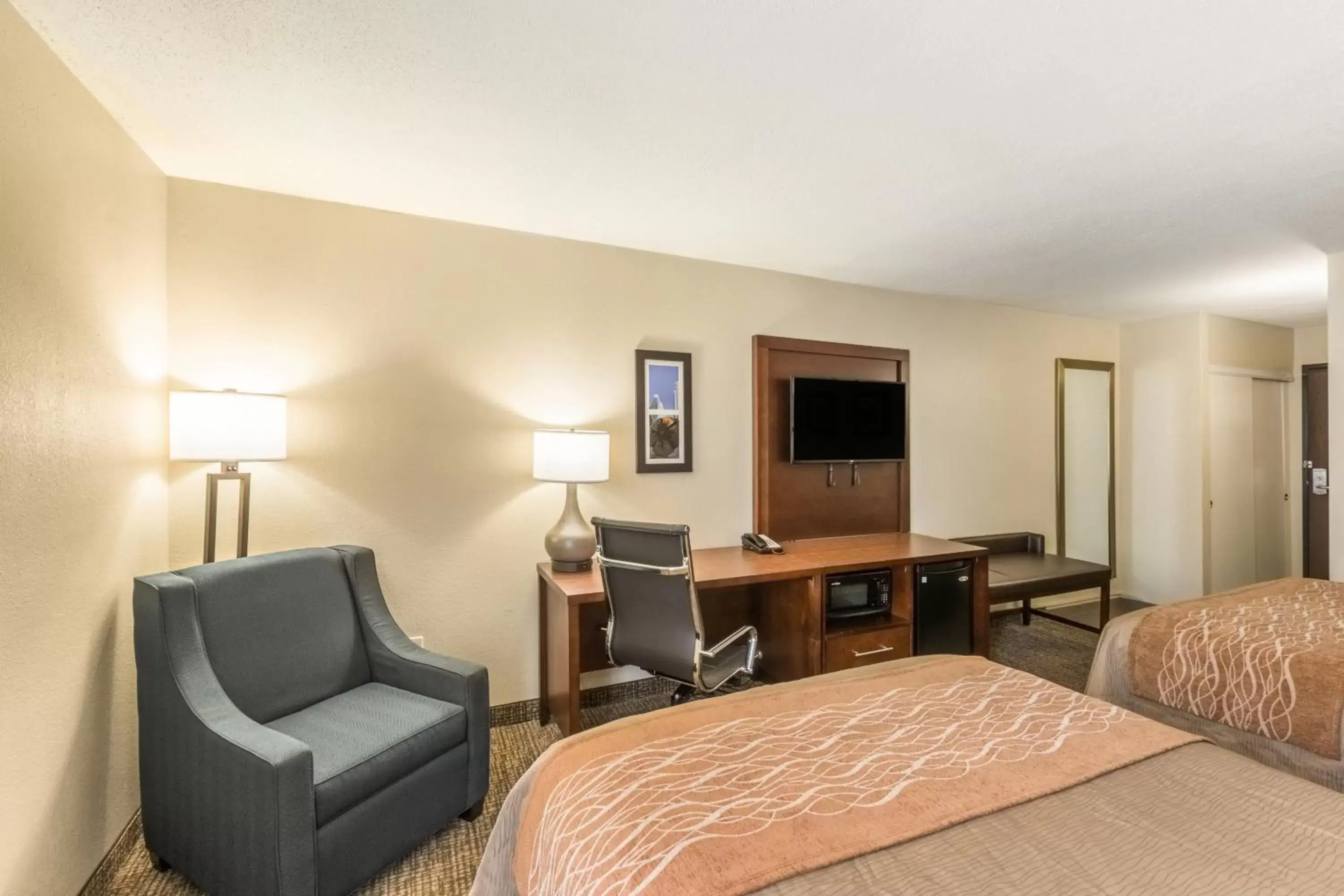 Queen Room with Two Queen Beds - Non-Smoking in Comfort Inn Charlotte Airport Uptown