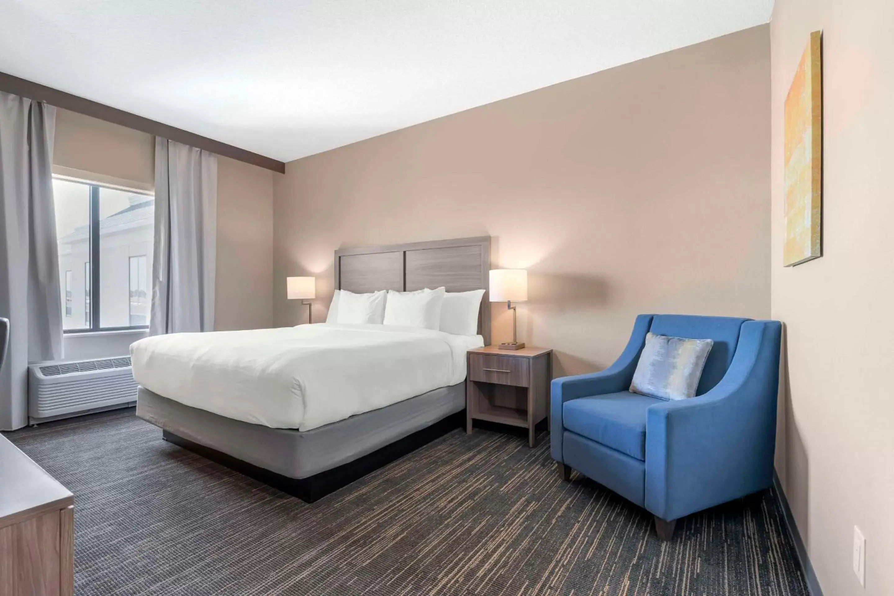 Bedroom in Comfort Suites Orlando Lake Buena Vista