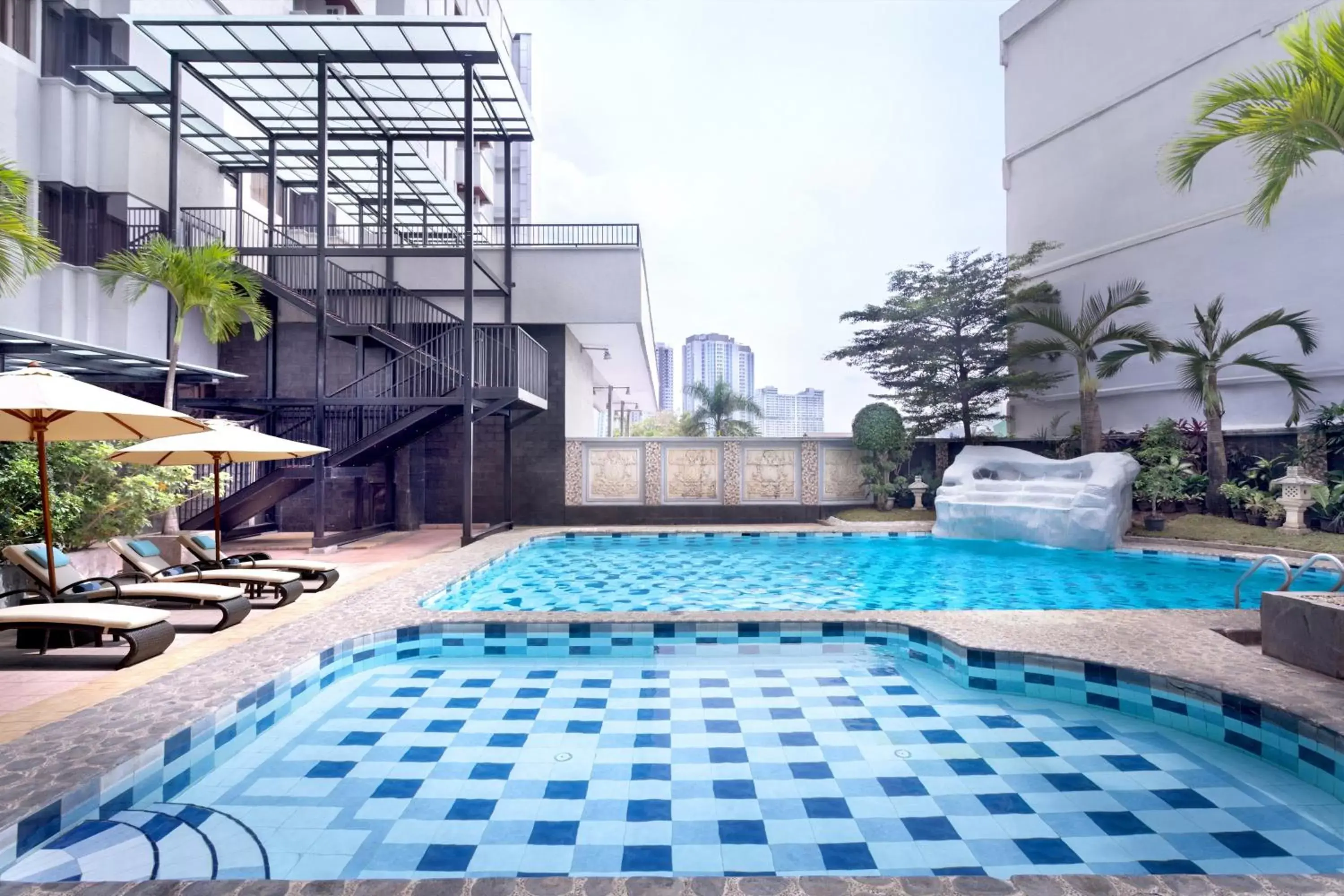 Pool view, Swimming Pool in Radisson Medan