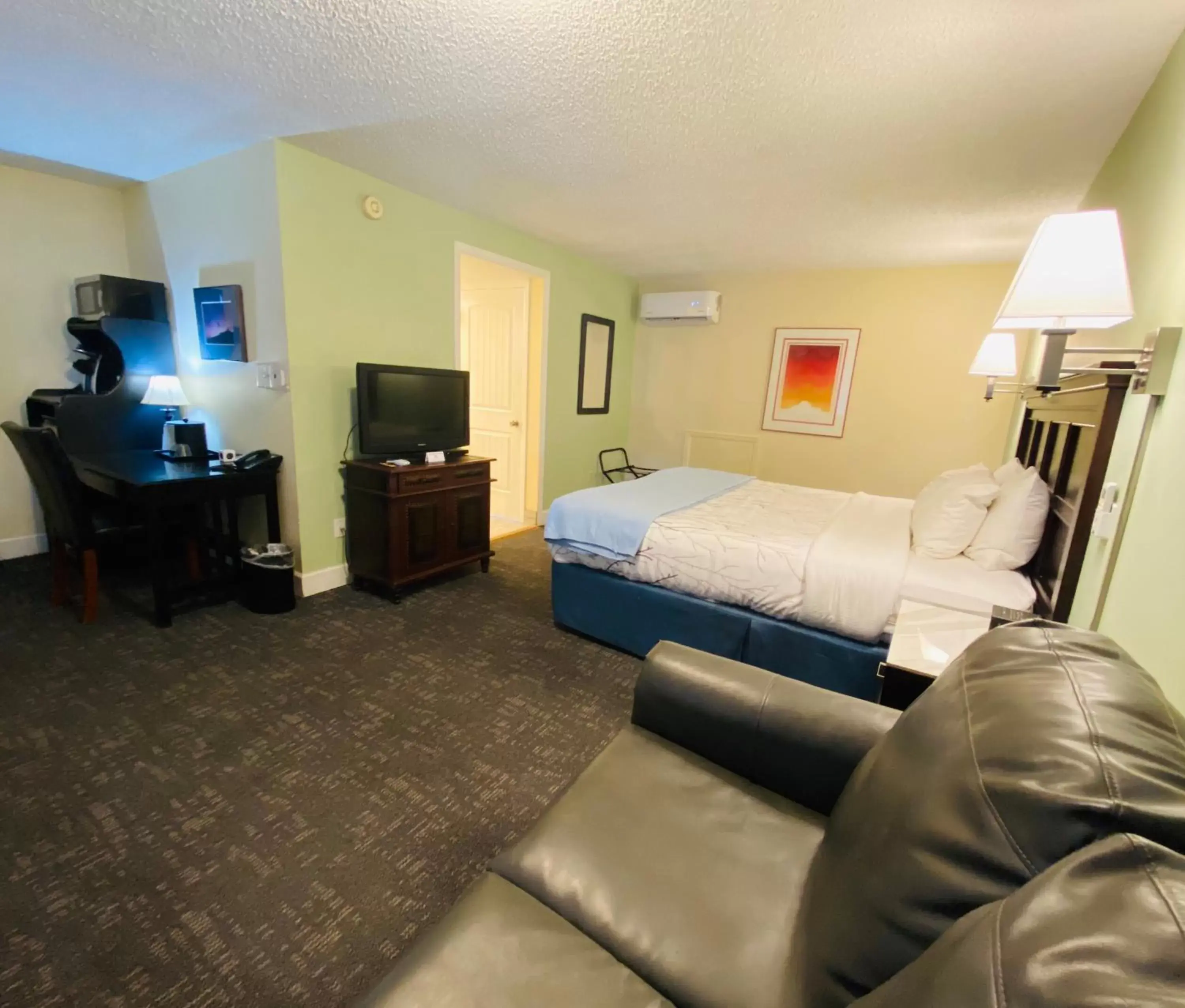 Bedroom in Salida Inn & Monarch Suites