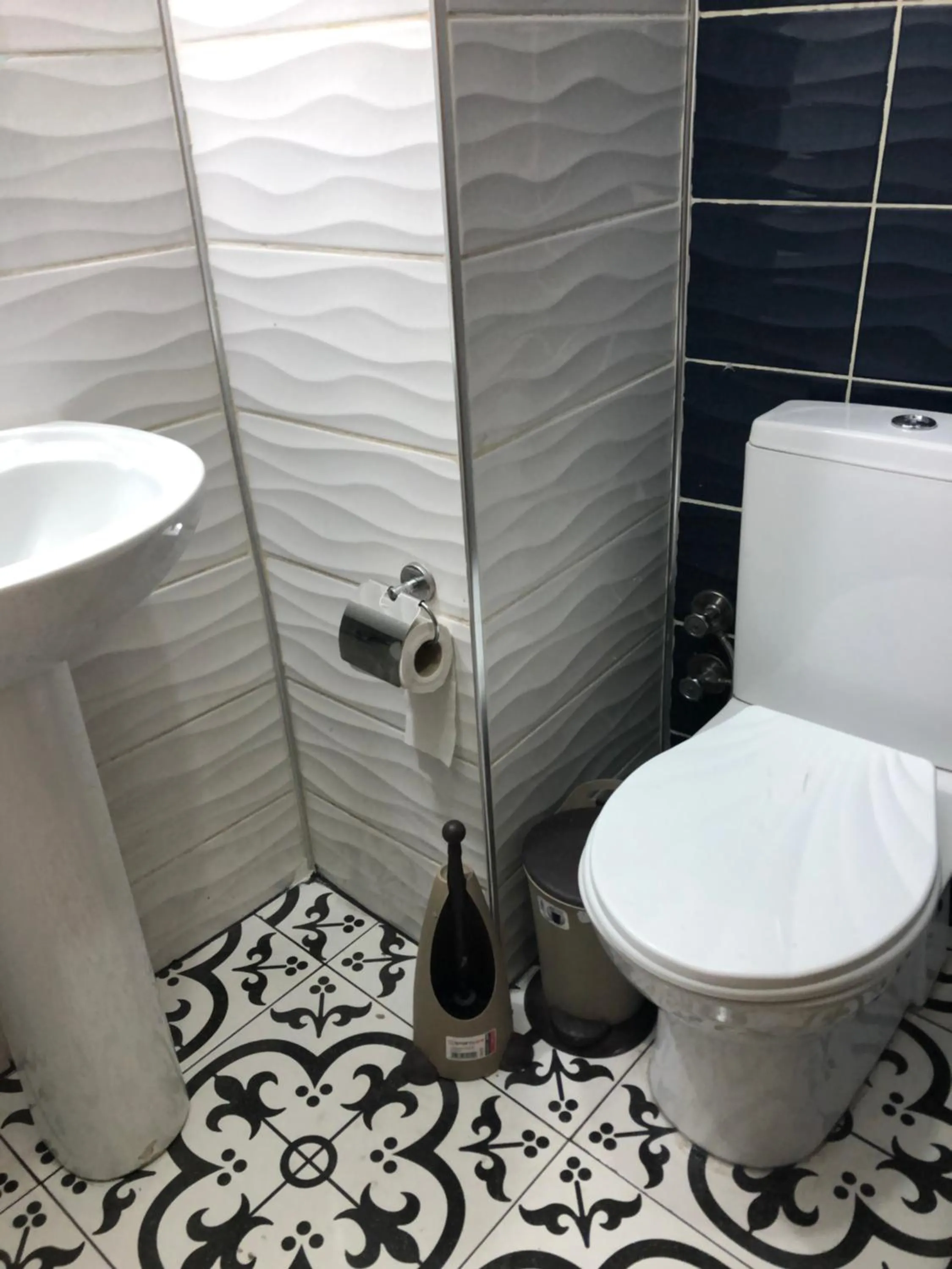 Shower in Reydel Hotel