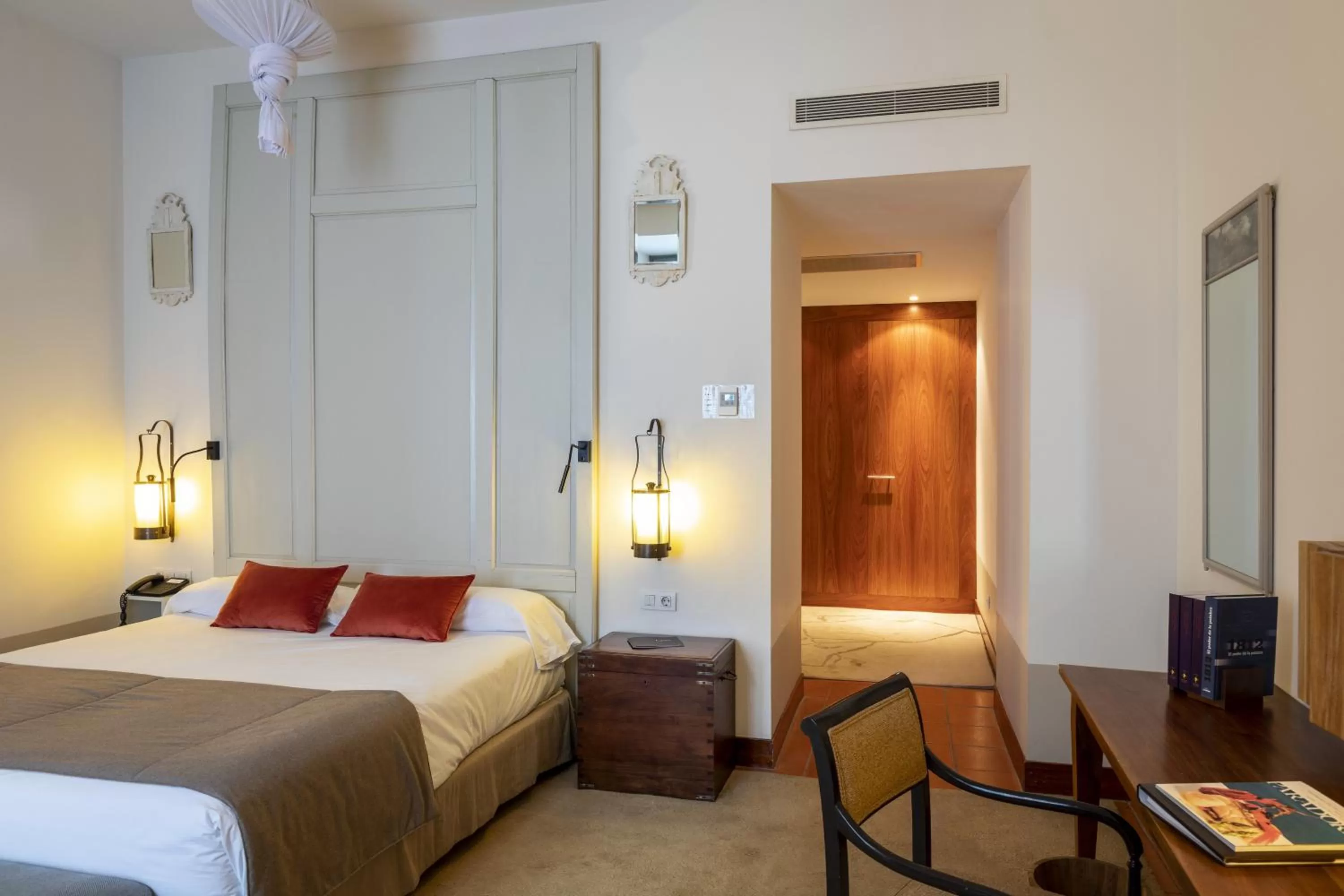 Photo of the whole room, Bed in Parador de La Granja