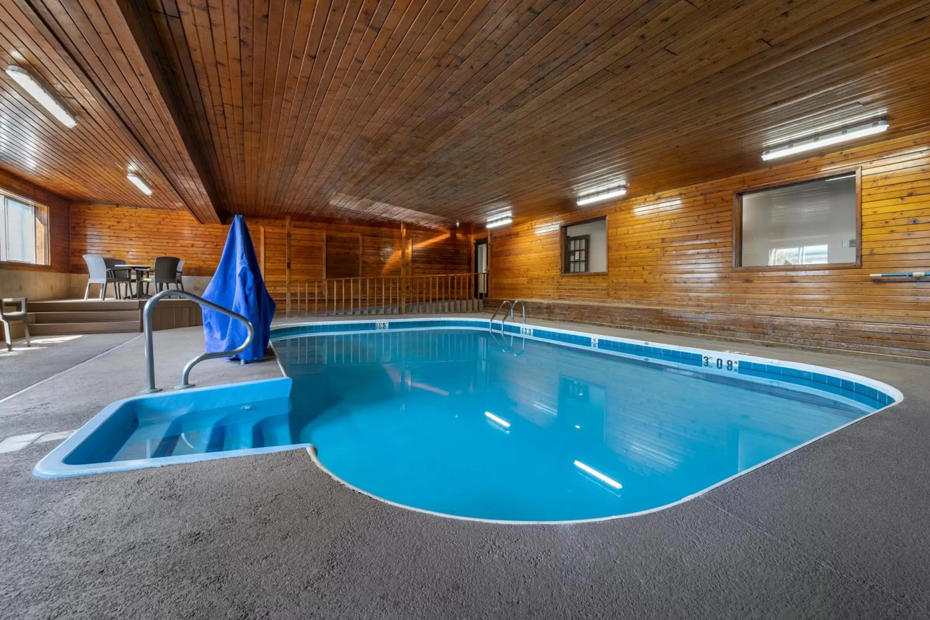 Swimming Pool in Comfort Inn & Suites Hays I-70