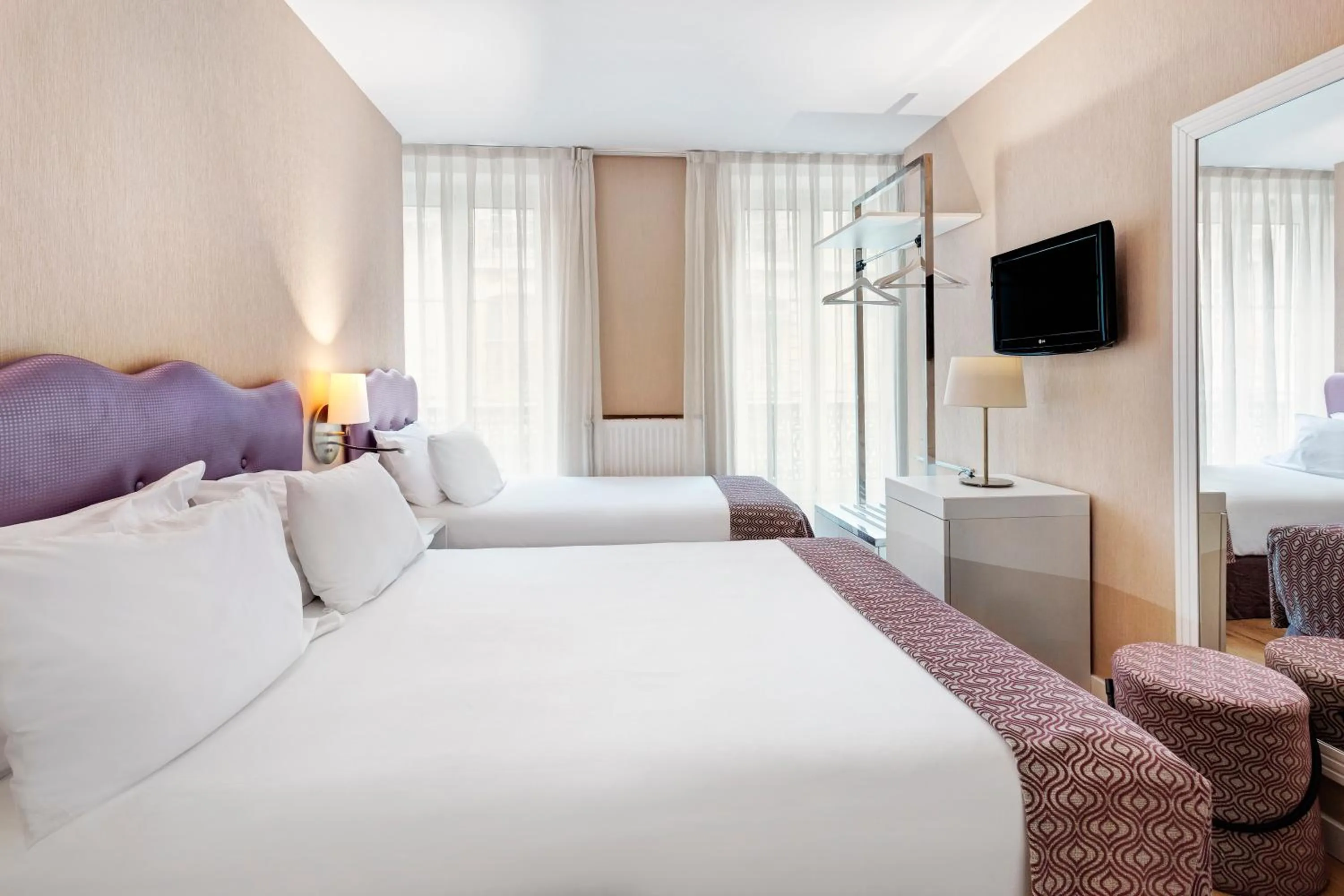 Photo of the whole room, Bed in Exe Paris Centre