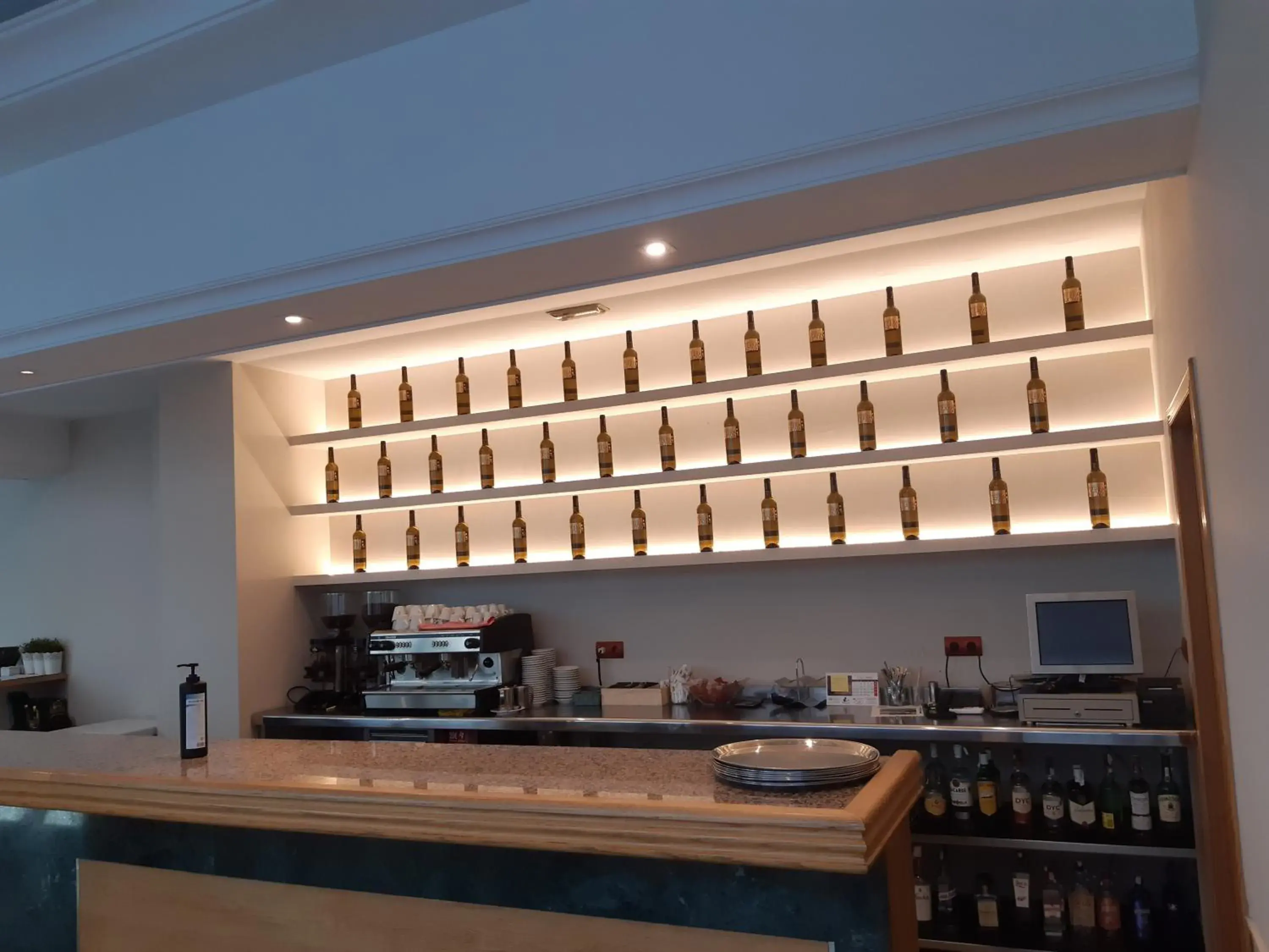 Lounge or bar, Kitchen/Kitchenette in Hotel Torremar