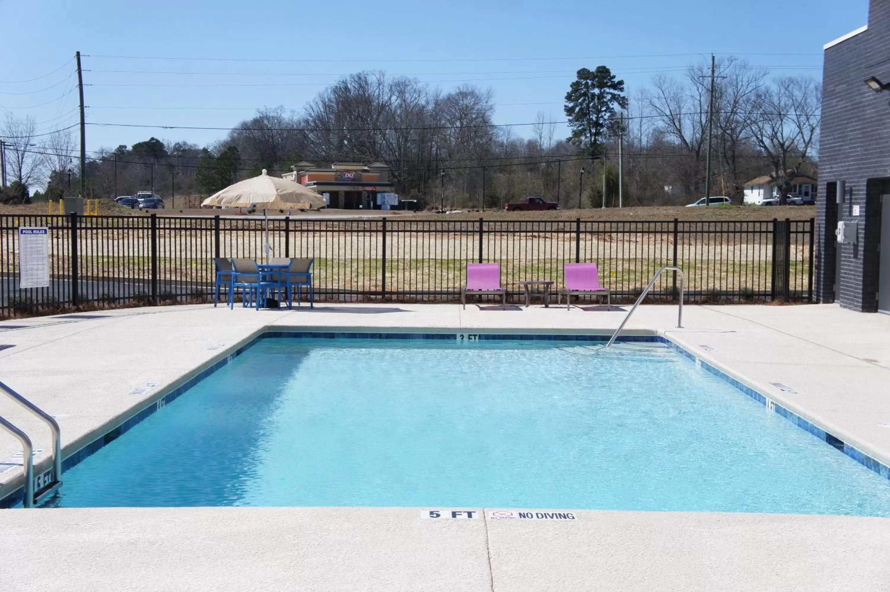 Swimming Pool in La Quinta Inn & Suites by Wyndham Braselton