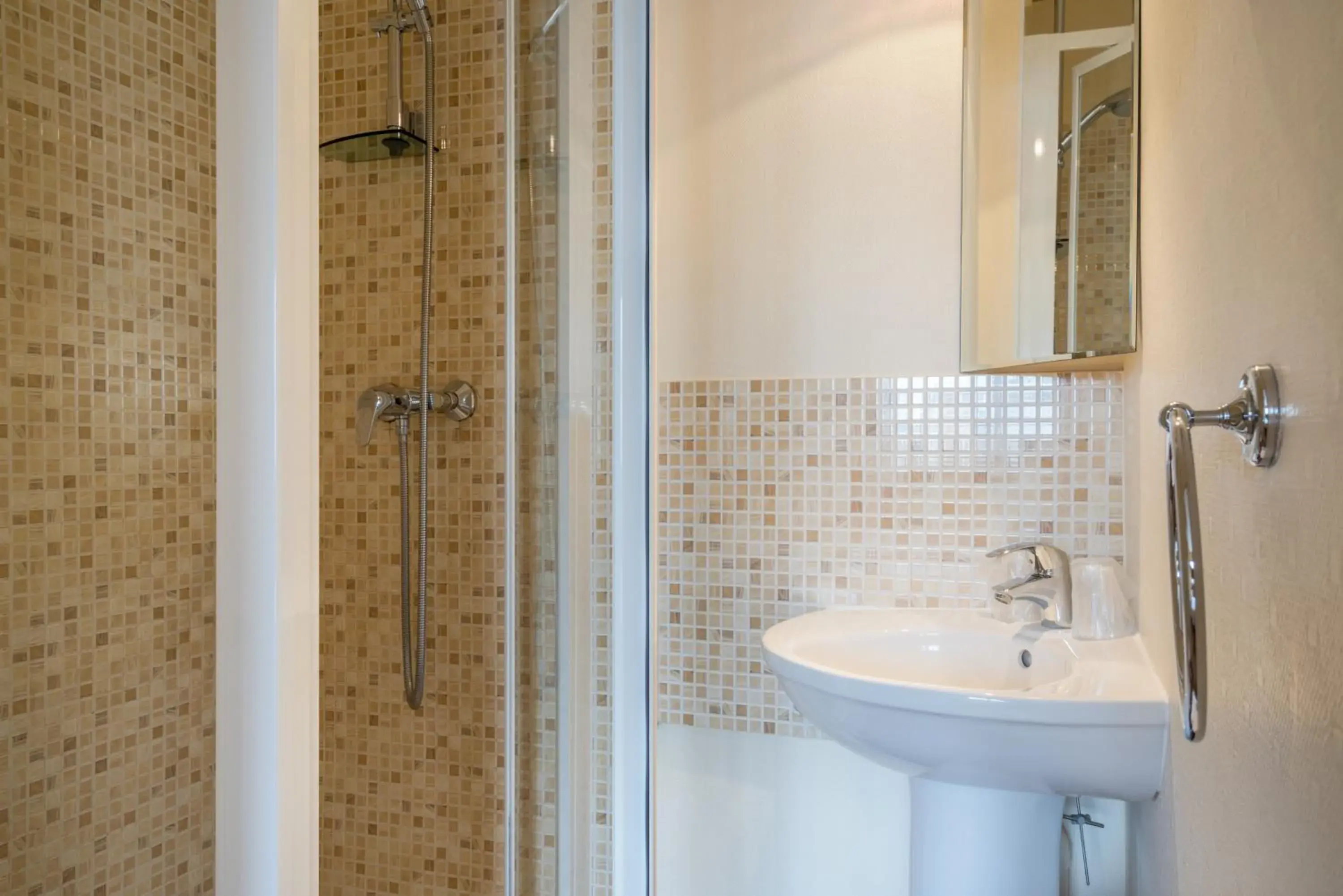 Shower, Bathroom in The Originals City, Hotel Napoleon, La Roche-sur-Yon (Inter-Hotel)