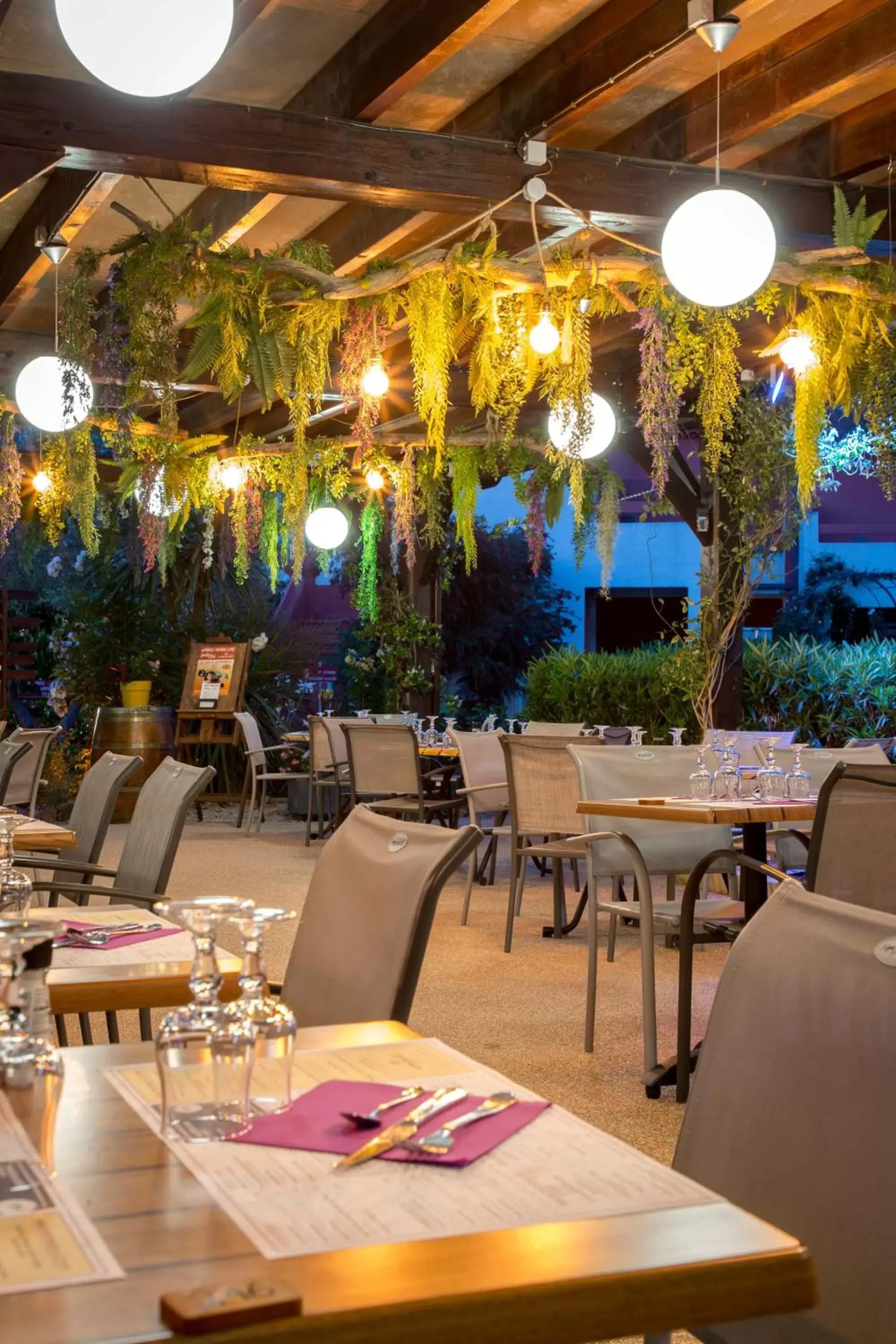 Restaurant/Places to Eat in Les Pins Blancs en Provence