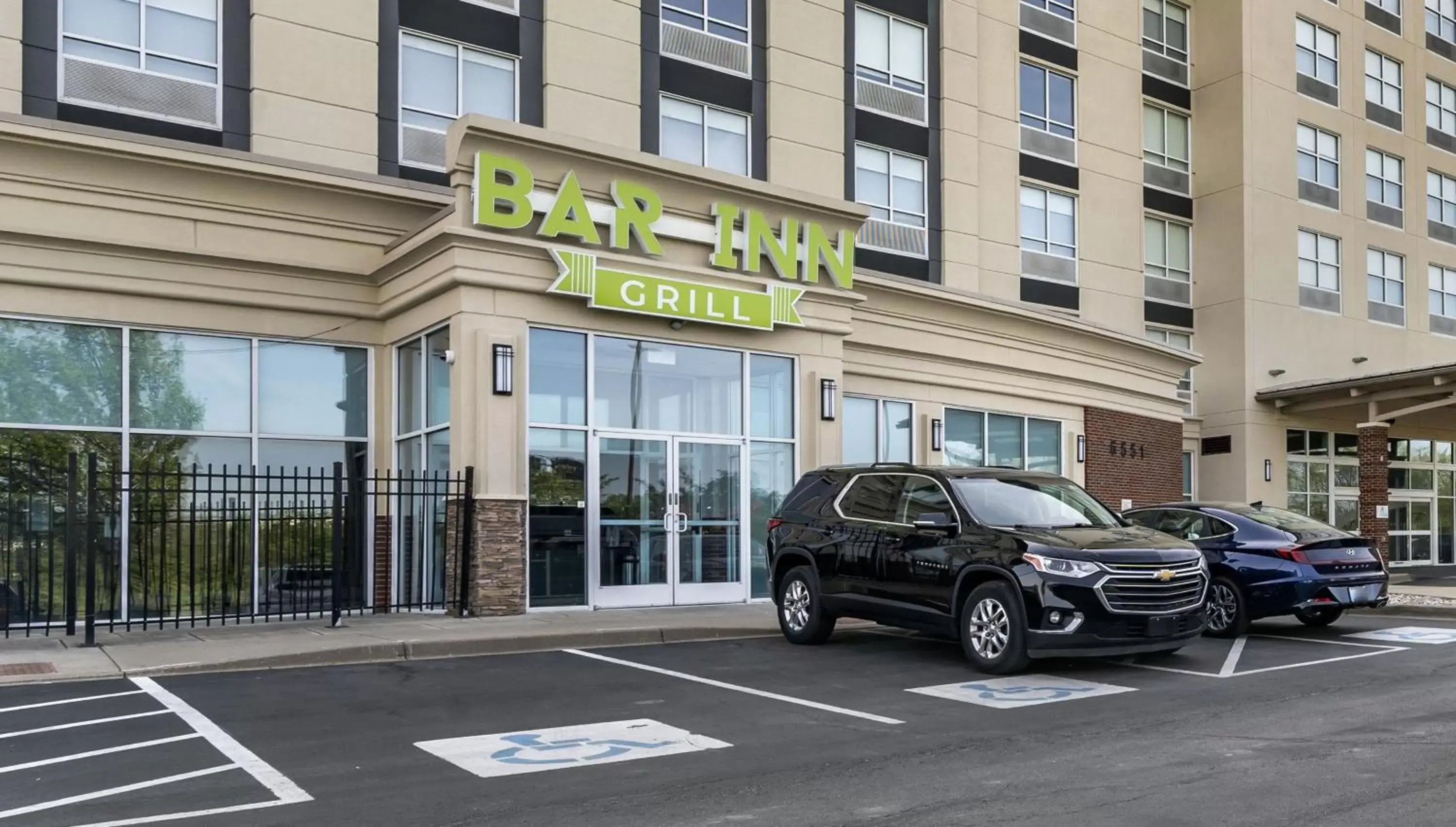 Restaurant/places to eat, Property Building in Holiday Inn Louisville Airport South, an IHG Hotel