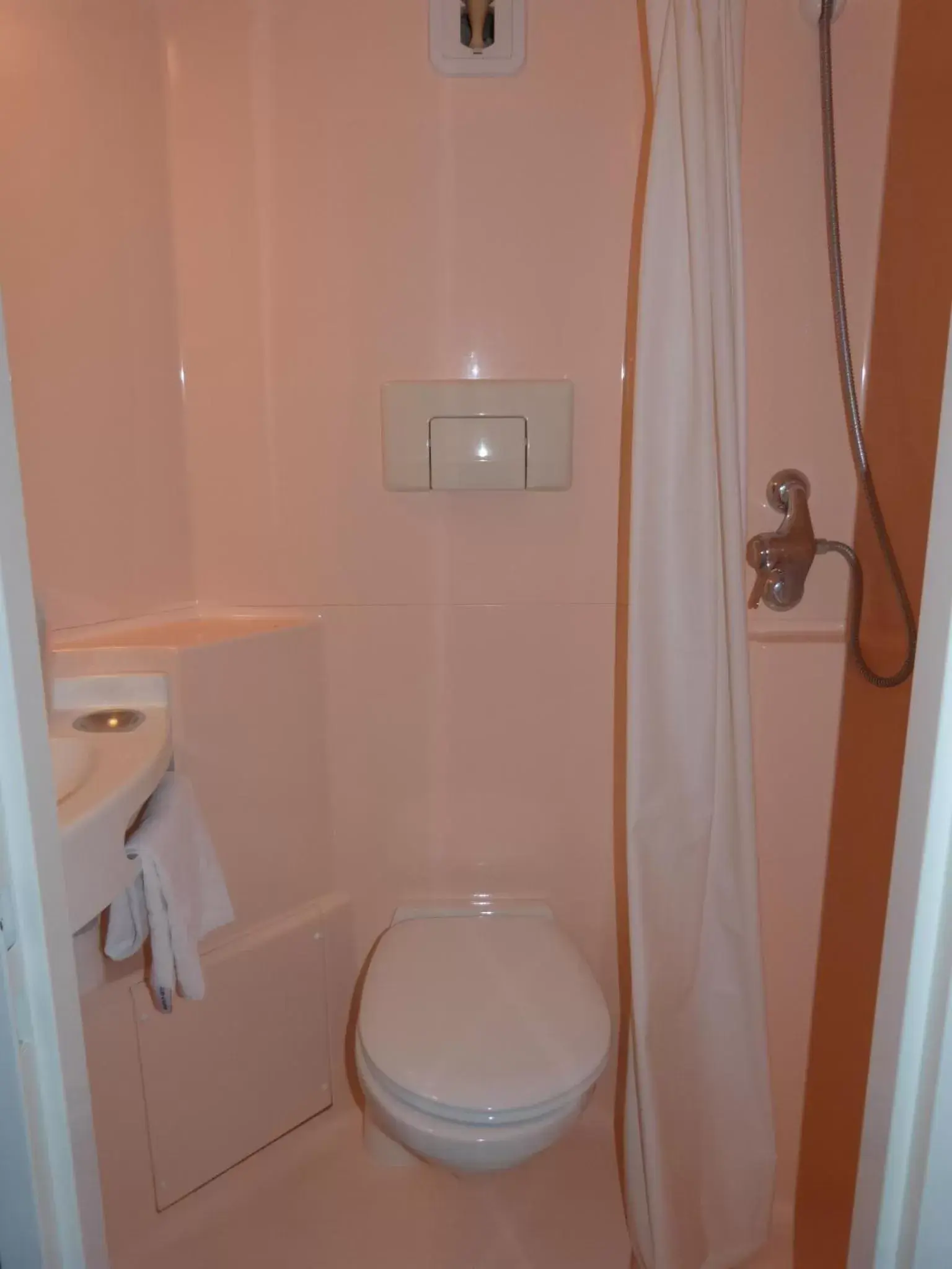 Bathroom in Relax Hotel
