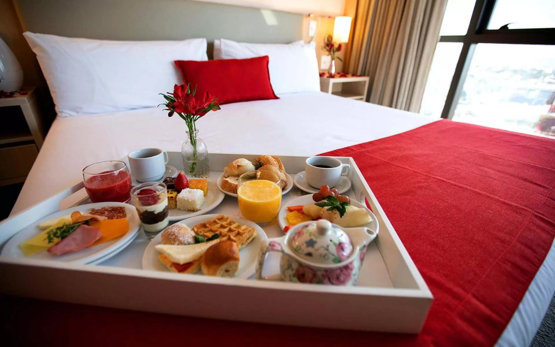 Bedroom, Bed in Cullinan Hplus Premium