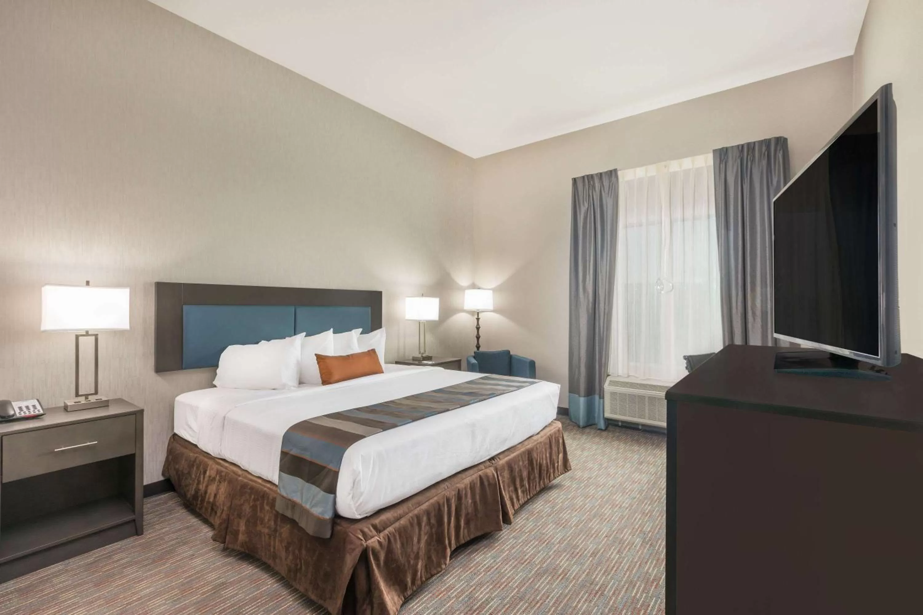 Photo of the whole room, Bed in Wingate by Wyndham Lubbock