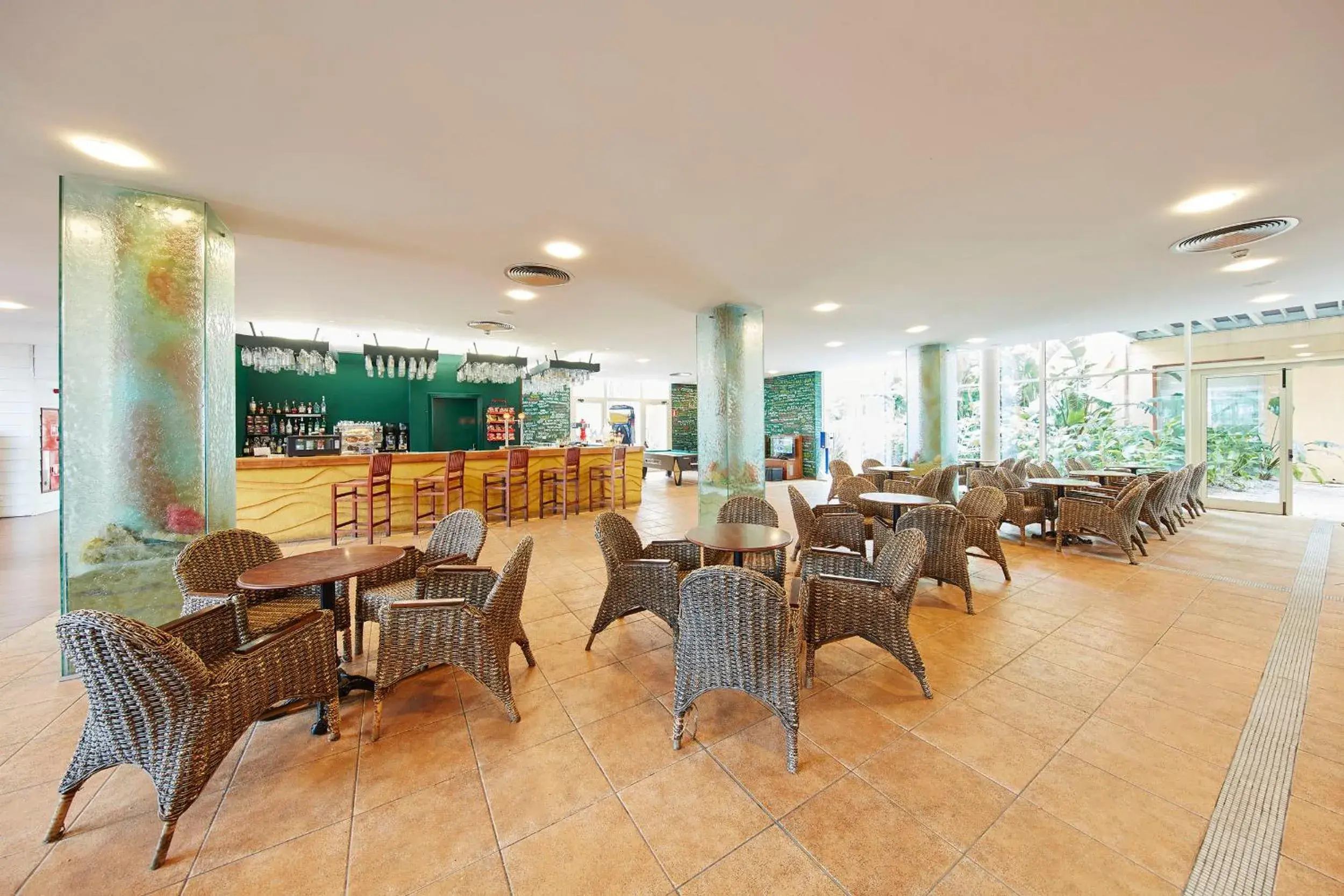 Lounge or bar, Restaurant/Places to Eat in Portaventura Hotel Caribe