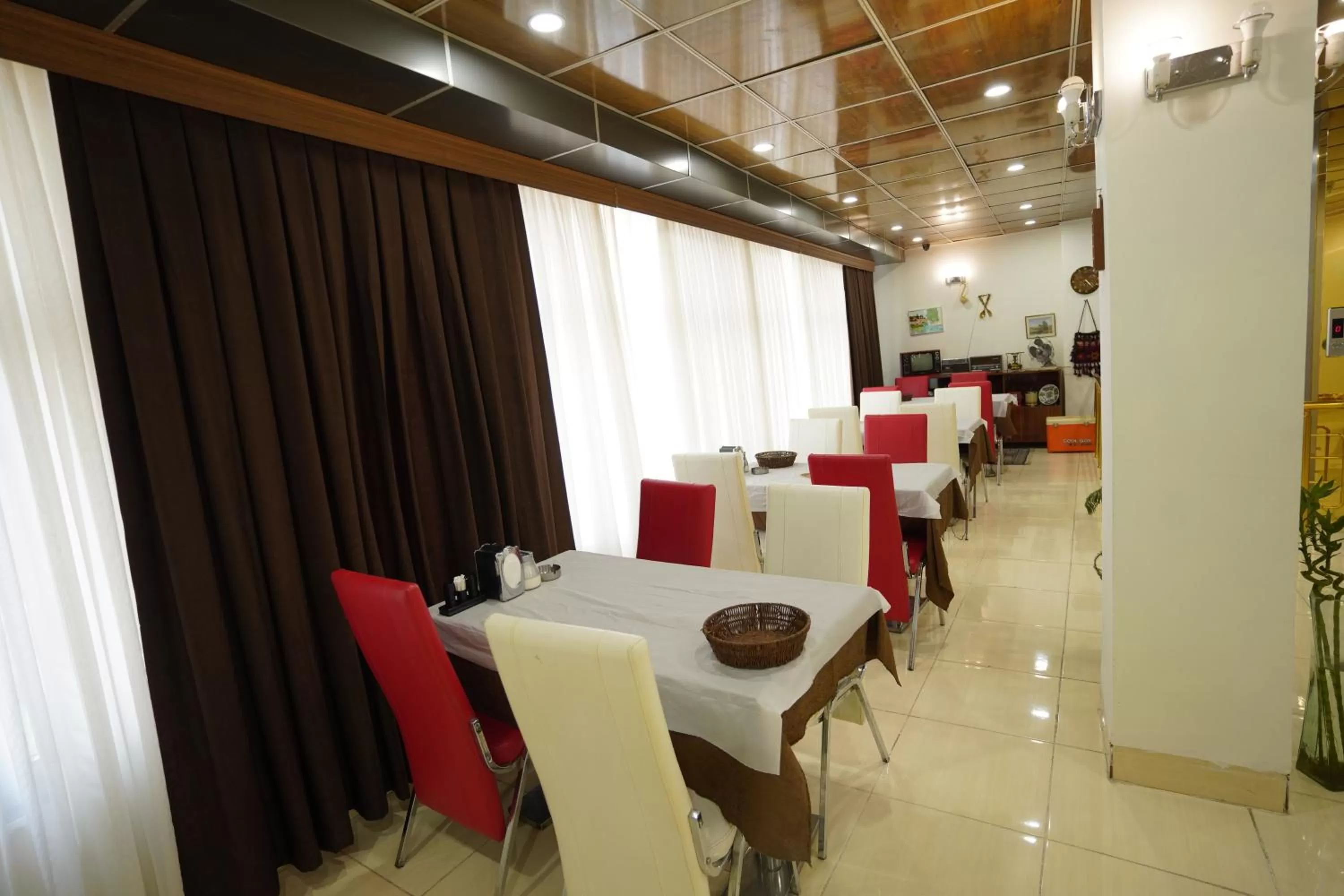 Restaurant/Places to Eat in Vote Hotel
