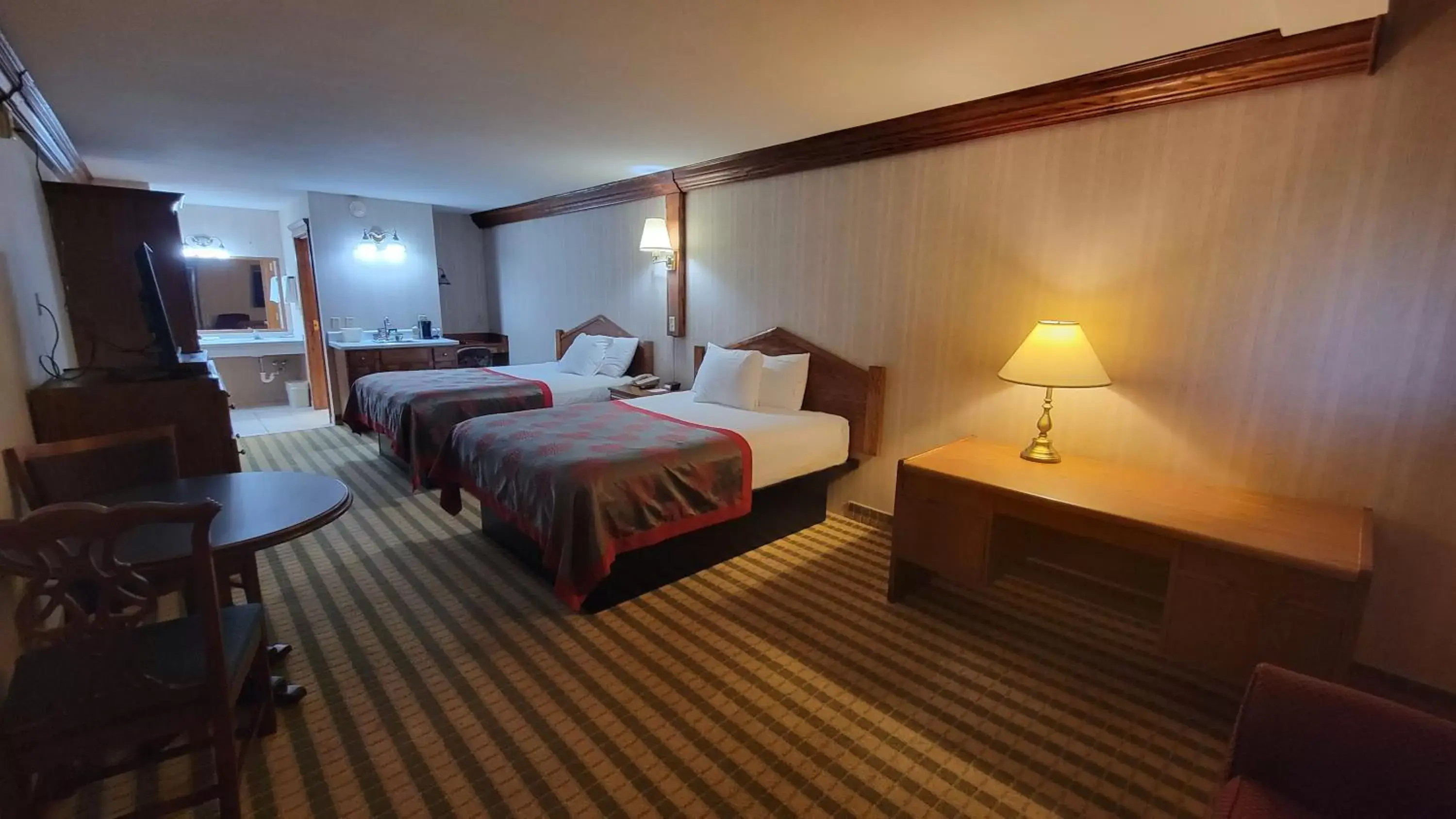 Bed in Ramada by Wyndham Saginaw Hotel & Suites