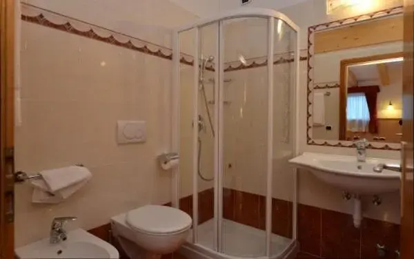 Bathroom in Hotel Zirmes