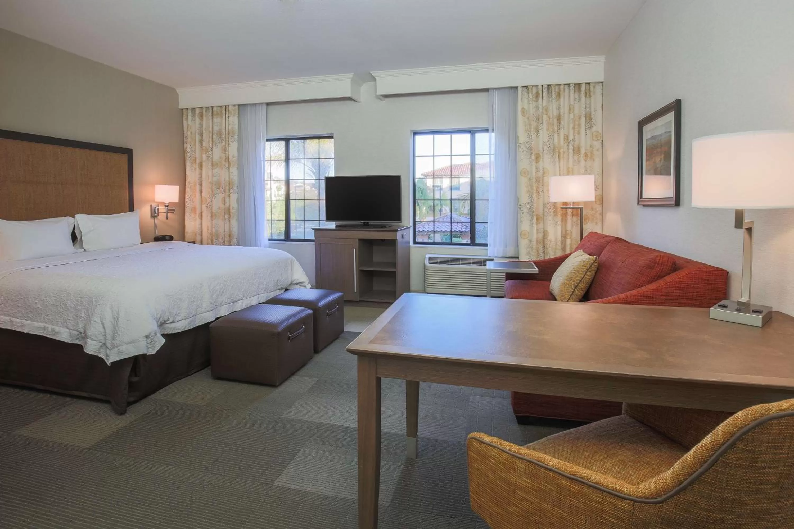 Bedroom, Bed in Hampton Inn & Suites Camarillo