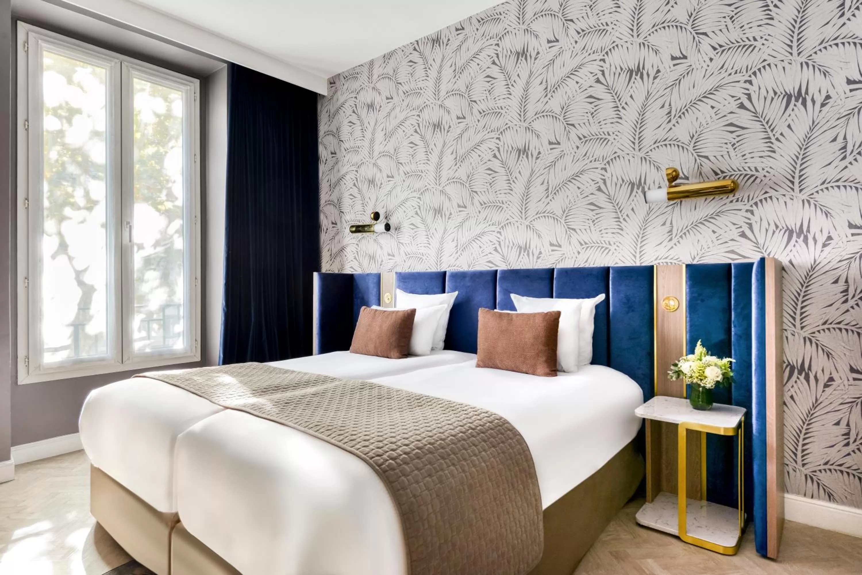 Bed in Hotel Opéra Opal