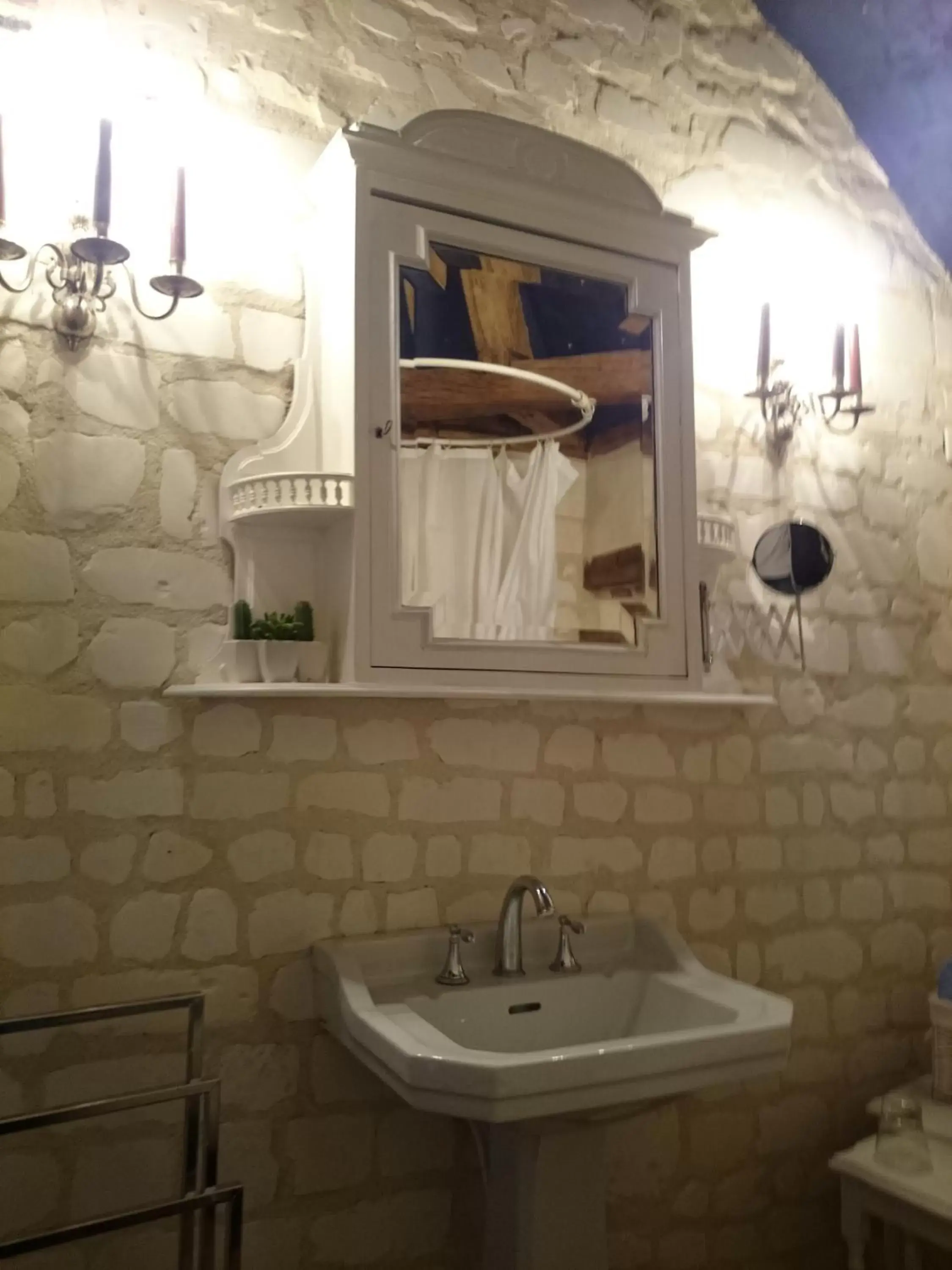 Bathroom in Chateau Des Roises