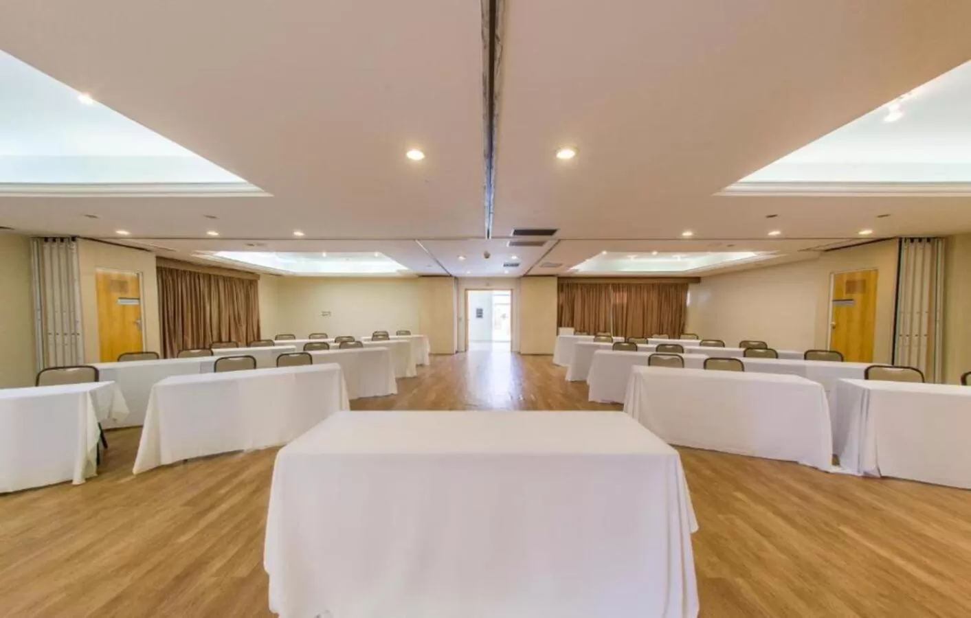 Meeting/conference room in Carlton Plaza Baobá