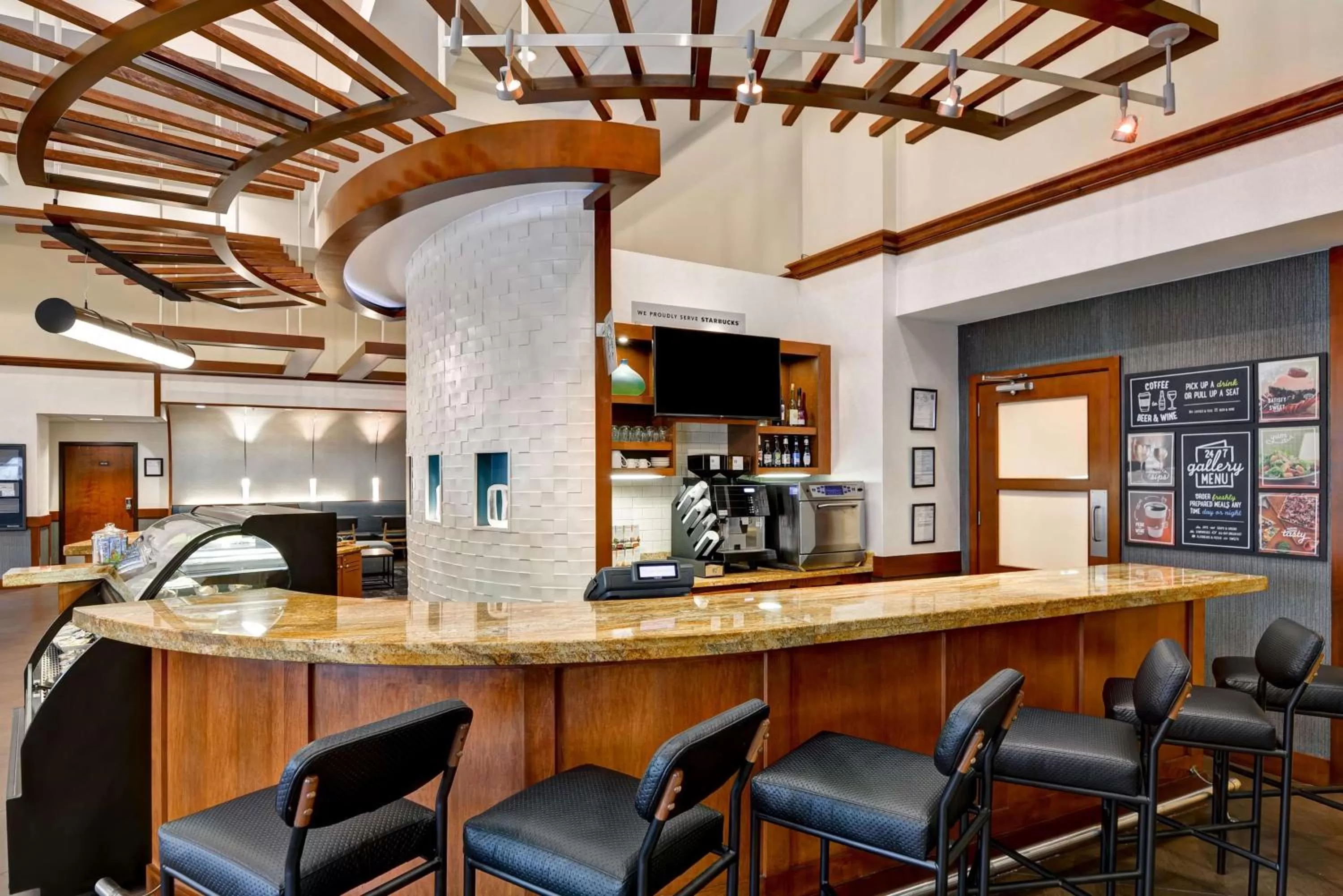 Lounge or bar in Hyatt Place Birmingham/Hoover