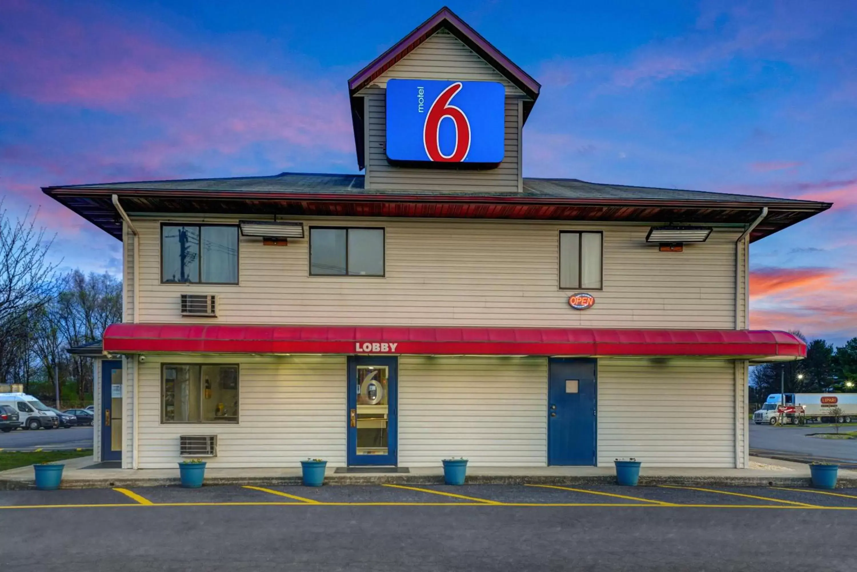 Property Building in Motel 6 Carlisle, PA - Cumberland Valley