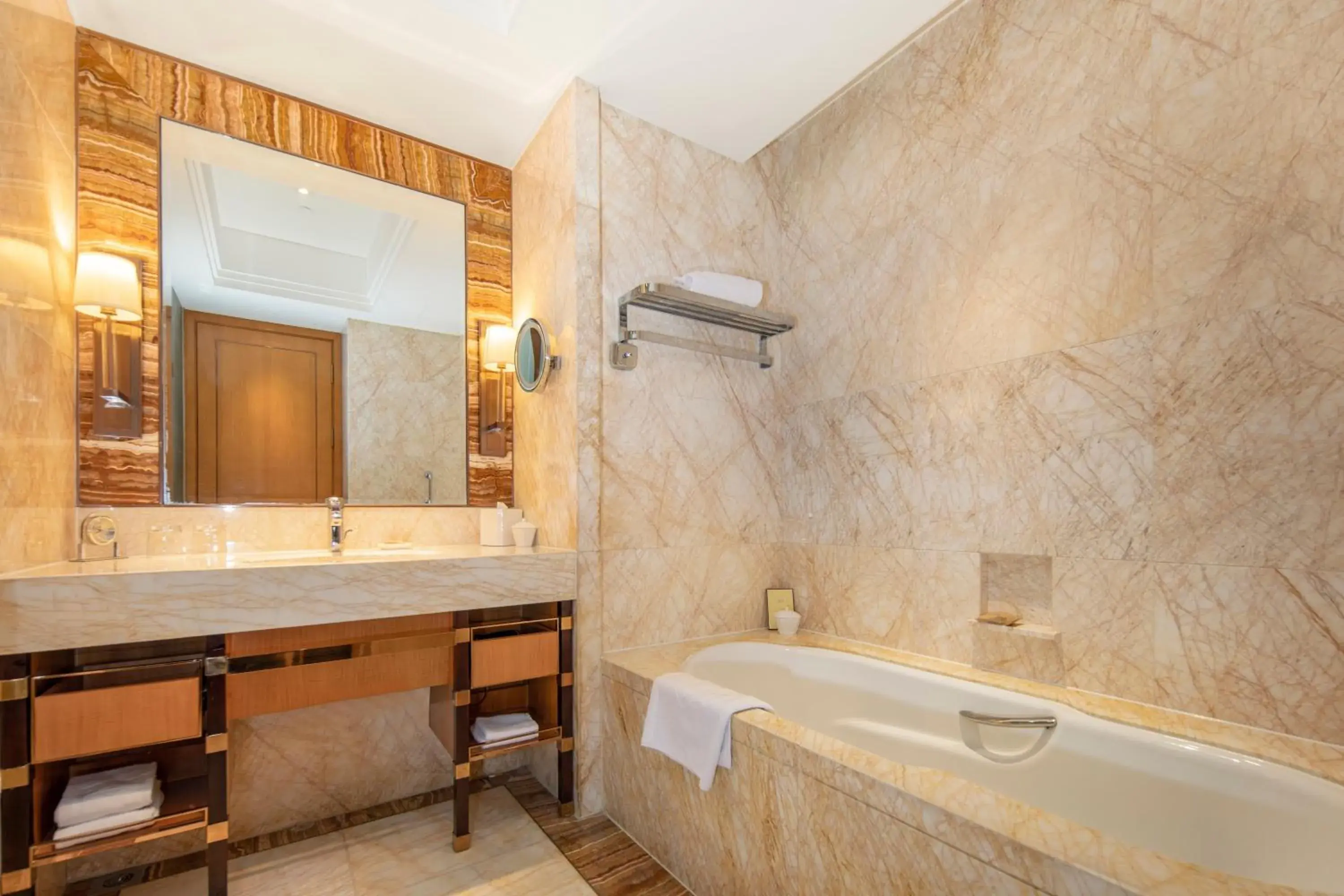 Bathroom in Intercontinental Changzhou