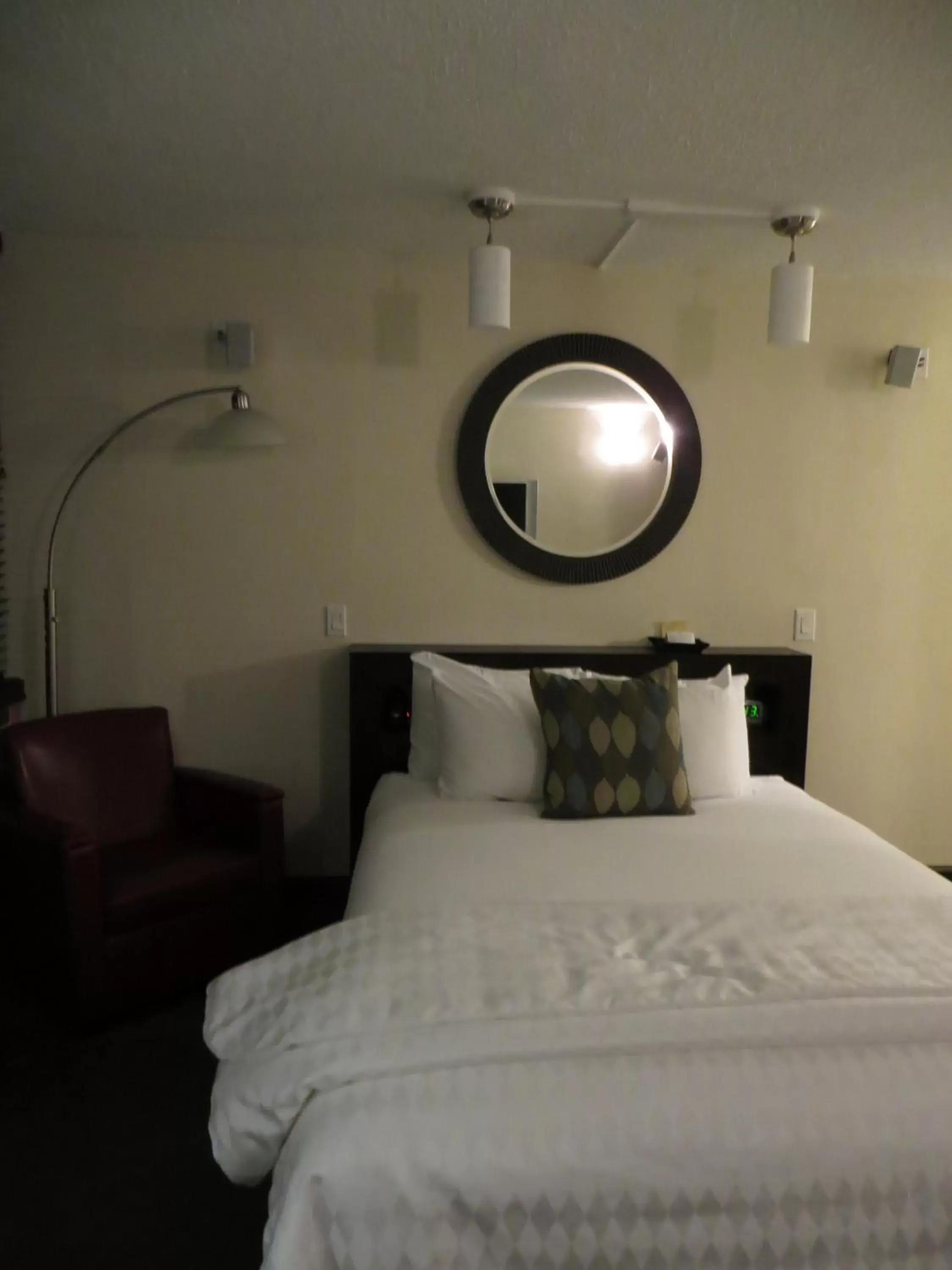 Bed in Mark Twain Hotel