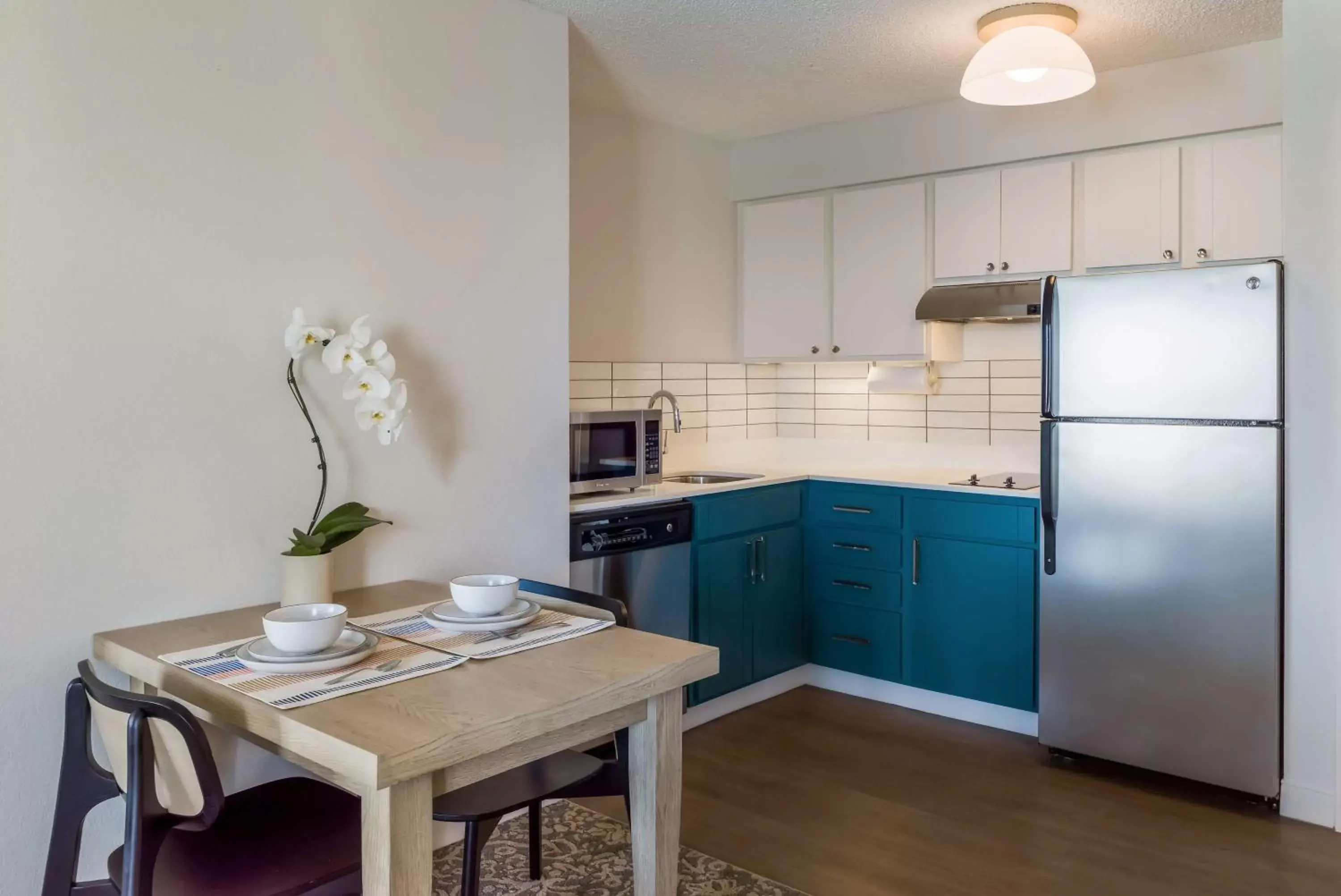 Kitchen or kitchenette, Kitchen/Kitchenette in Sonesta ES Suites San Francisco Airport Oyster Point Waterfront