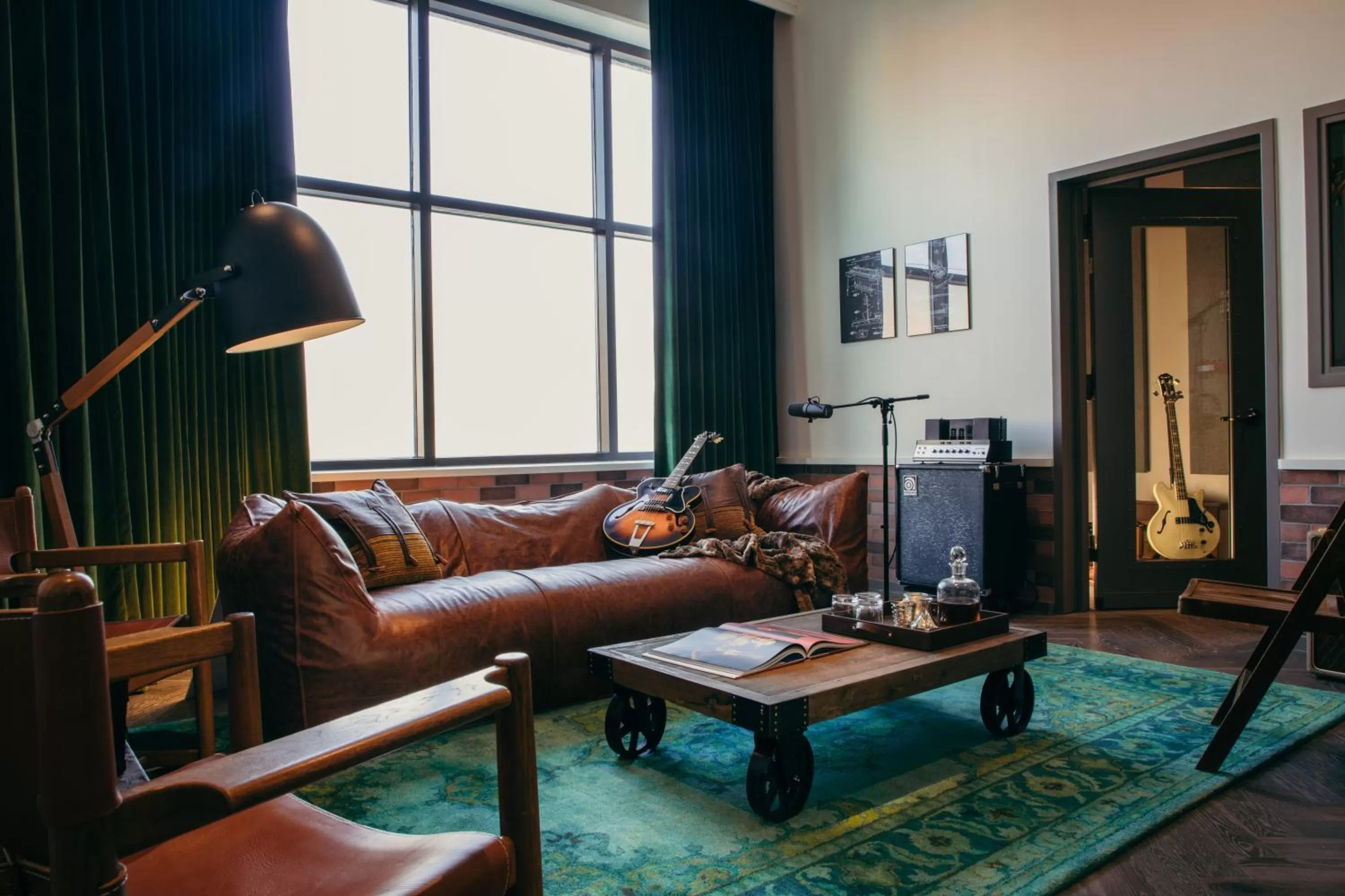 Entertainment in Hutton Hotel