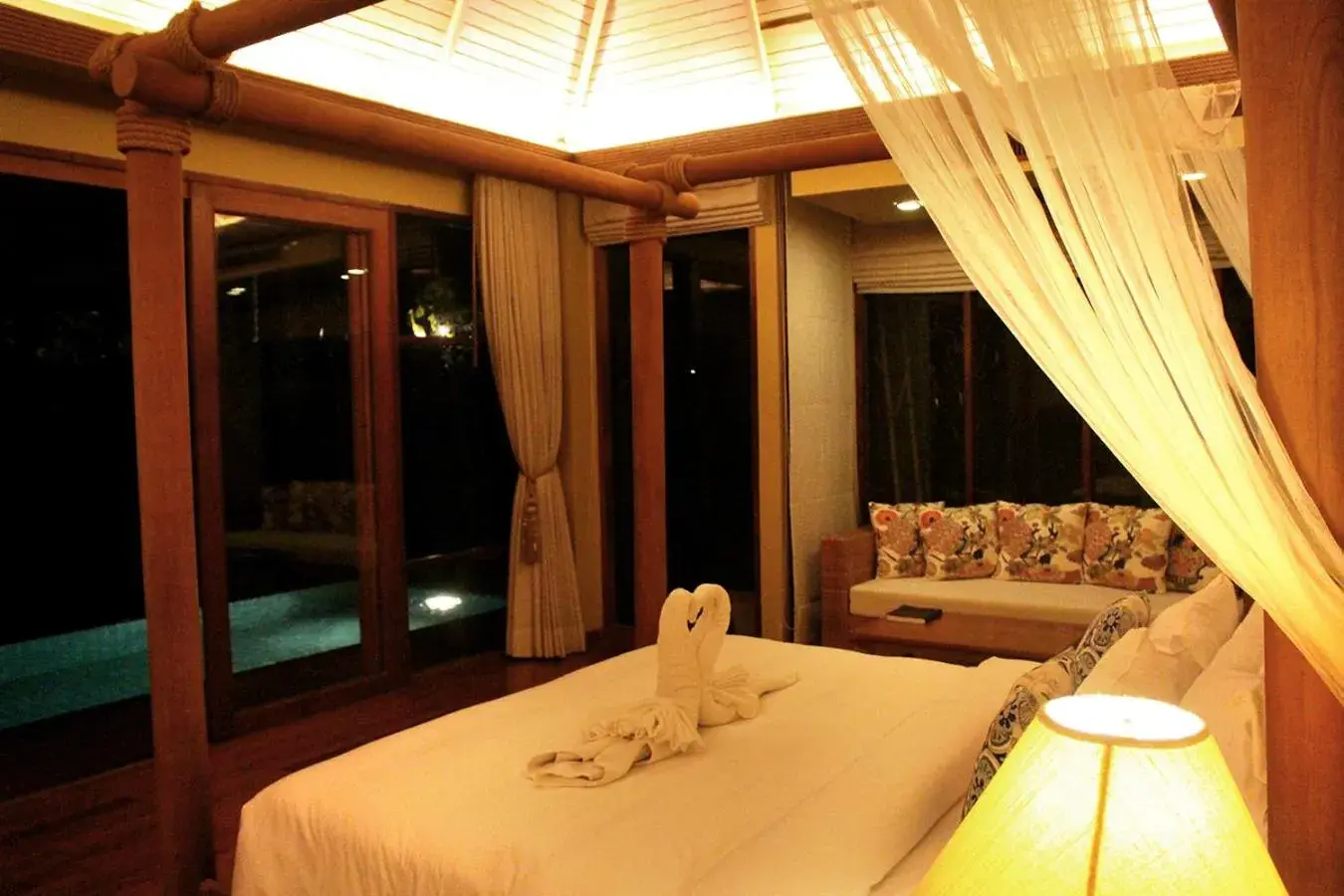 Bed in Deva Beach Resort Samui