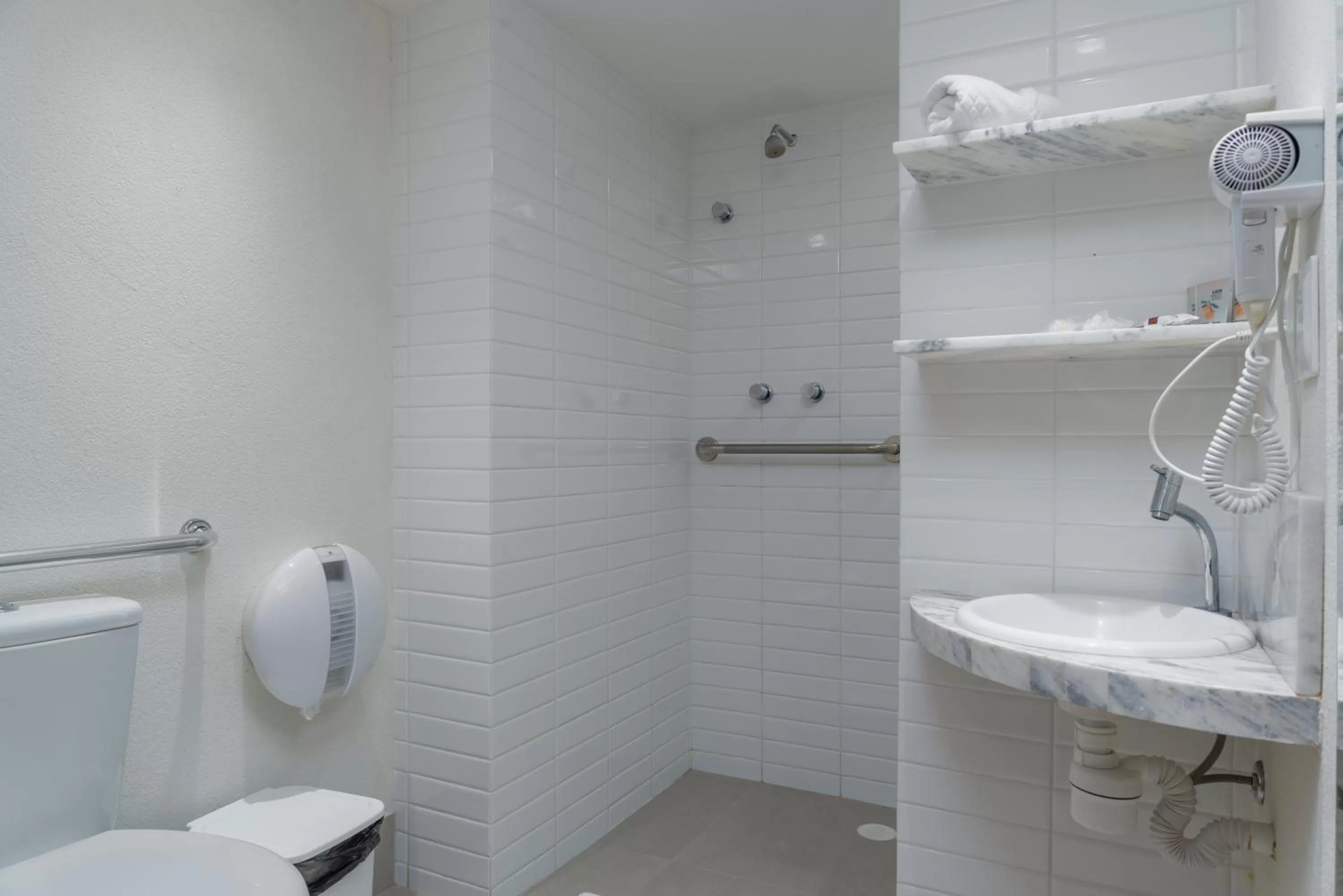 Shower in Vistamar Hotel