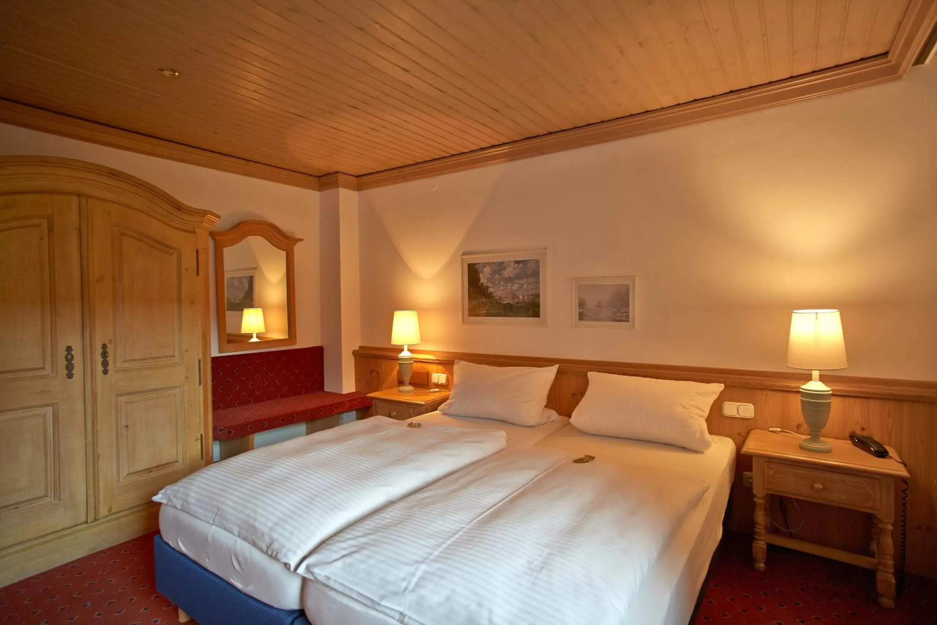 Double Room in Hotel Sauerlacher Post