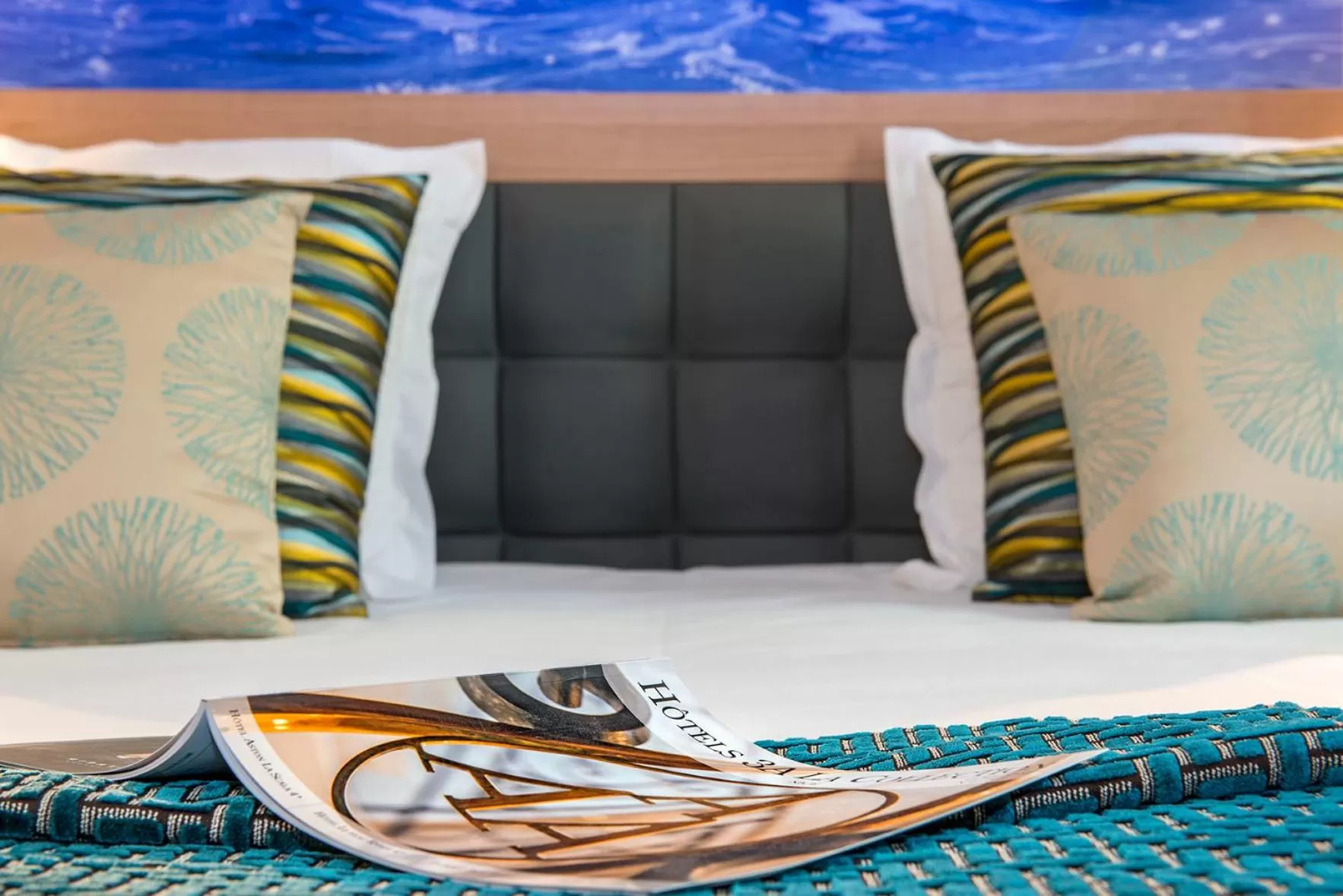 Coffee/tea facilities, Bed in Hotel Beau Rivage