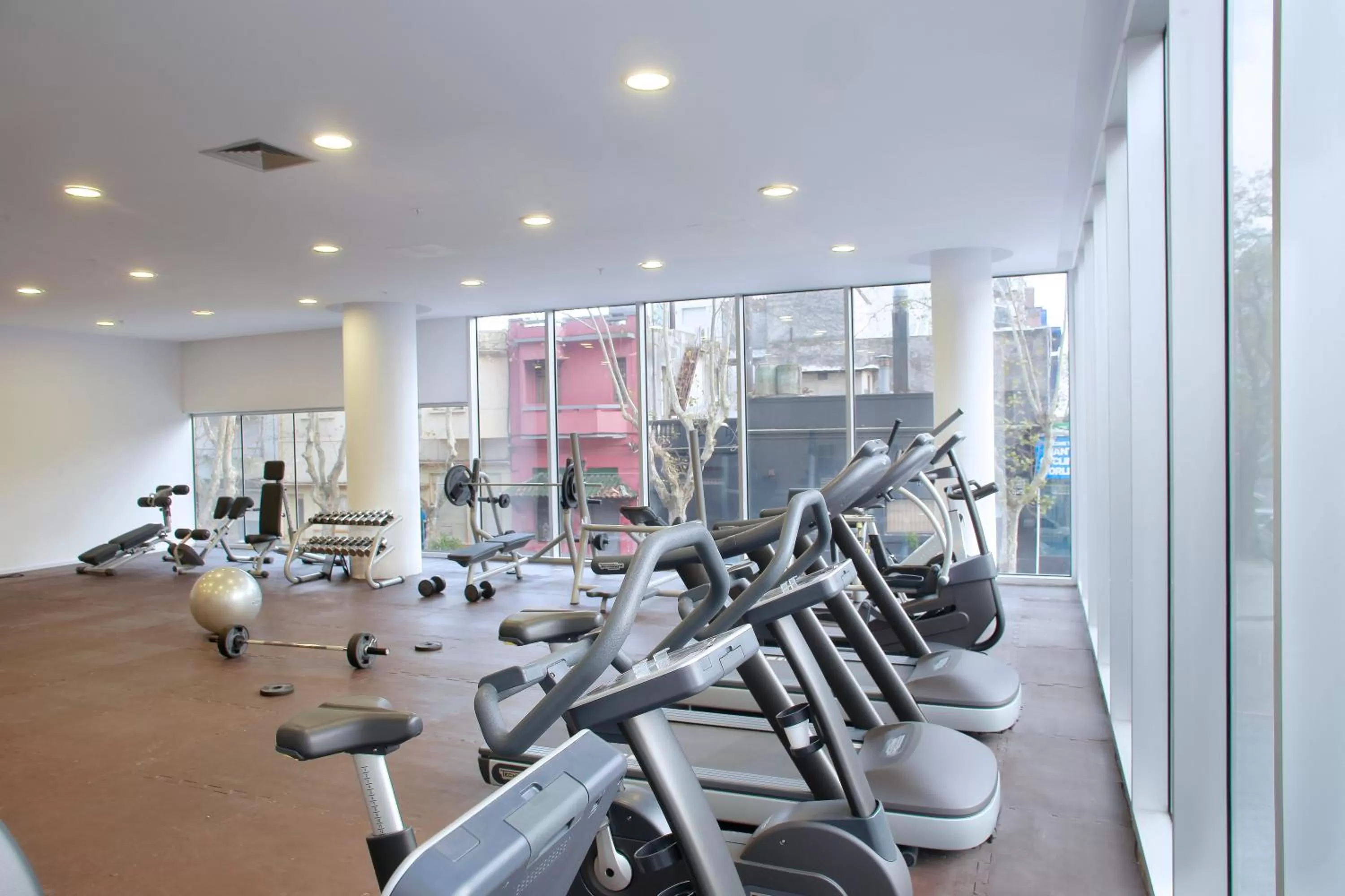 Fitness centre/facilities in Dazzler by Wyndham Montevideo