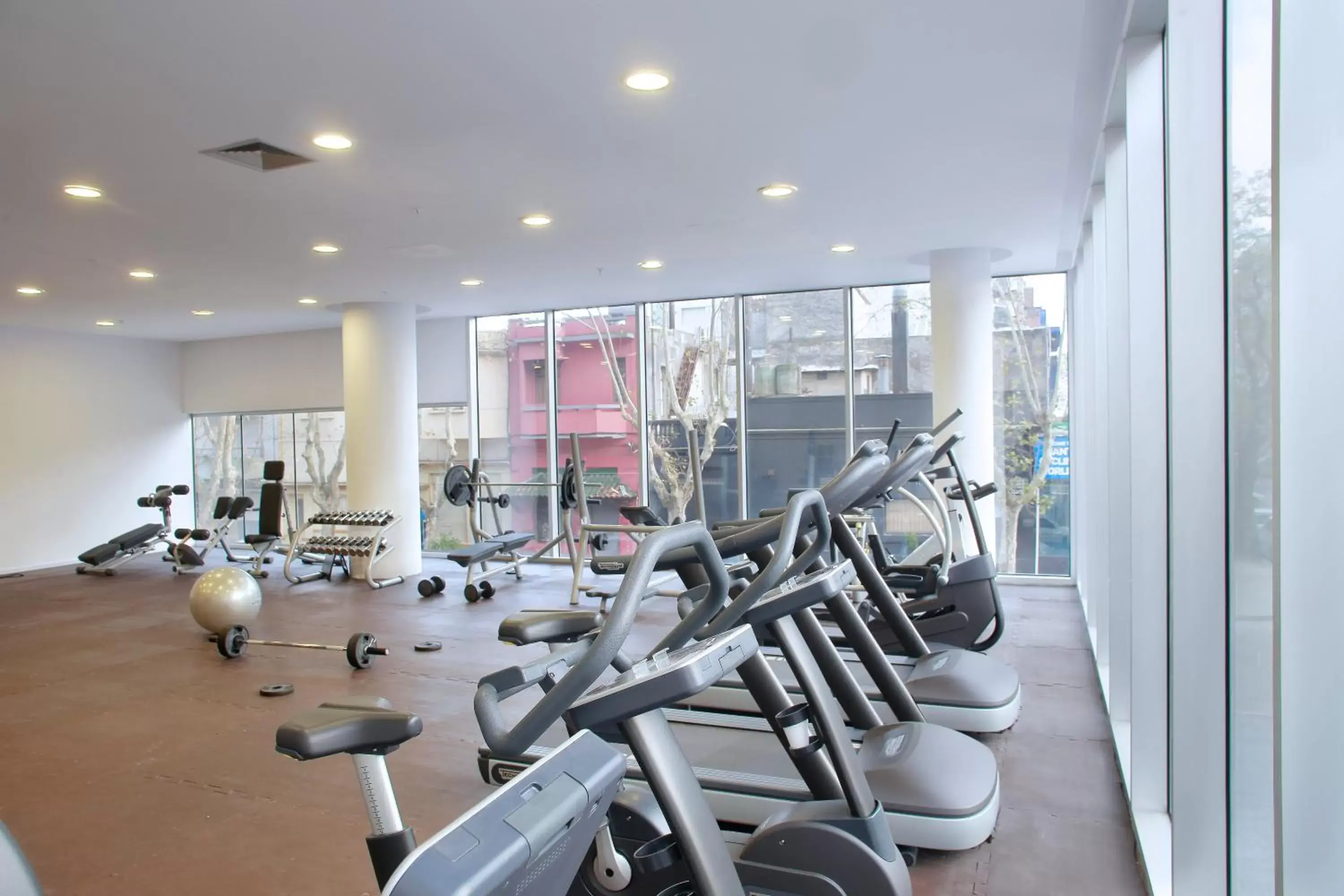 Fitness centre/facilities in Dazzler by Wyndham Montevideo Fitness centre/facilities in Dazzler by Wyndham Montevideo