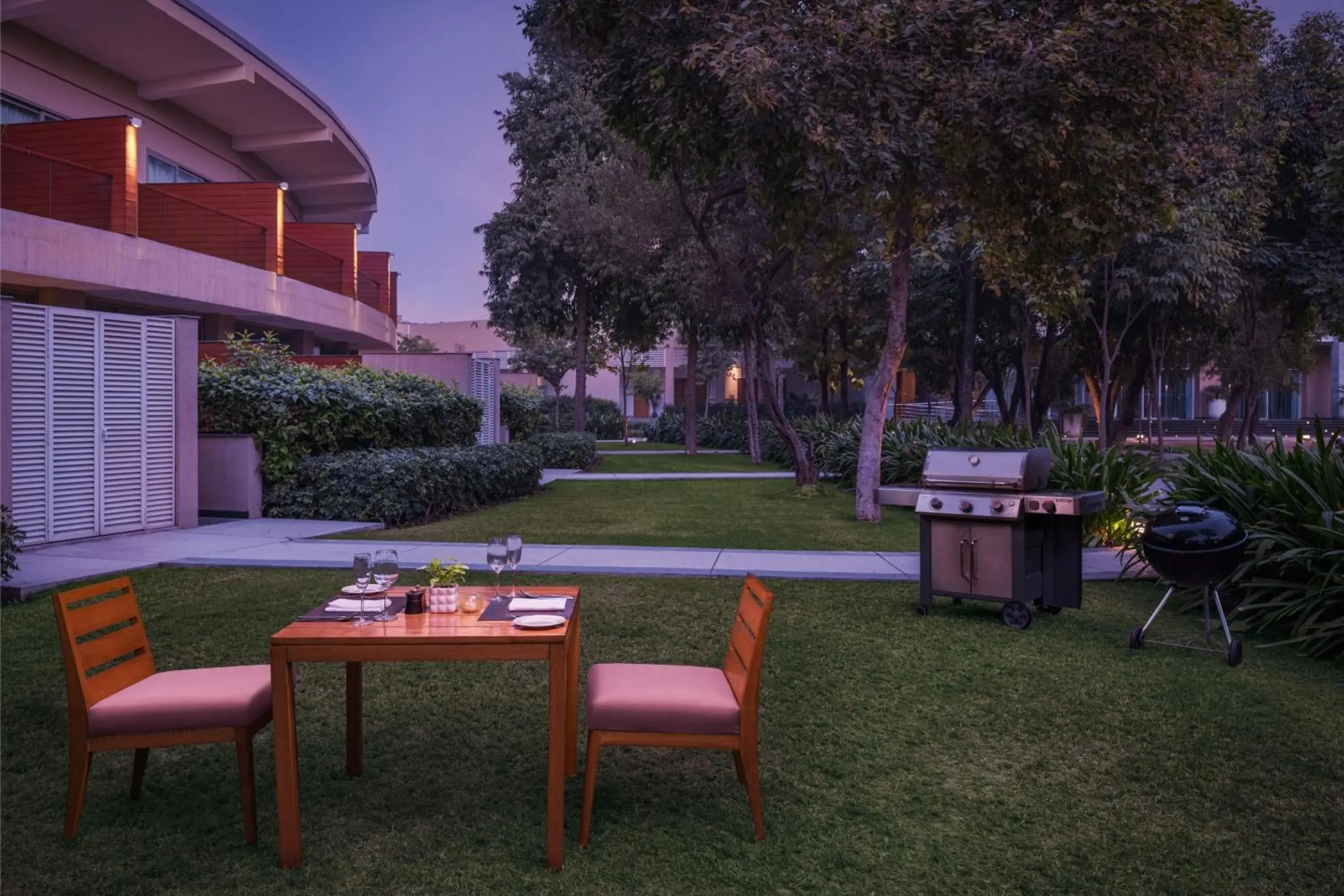 Restaurant/places to eat in Courtyard by Marriott Aravali Resort