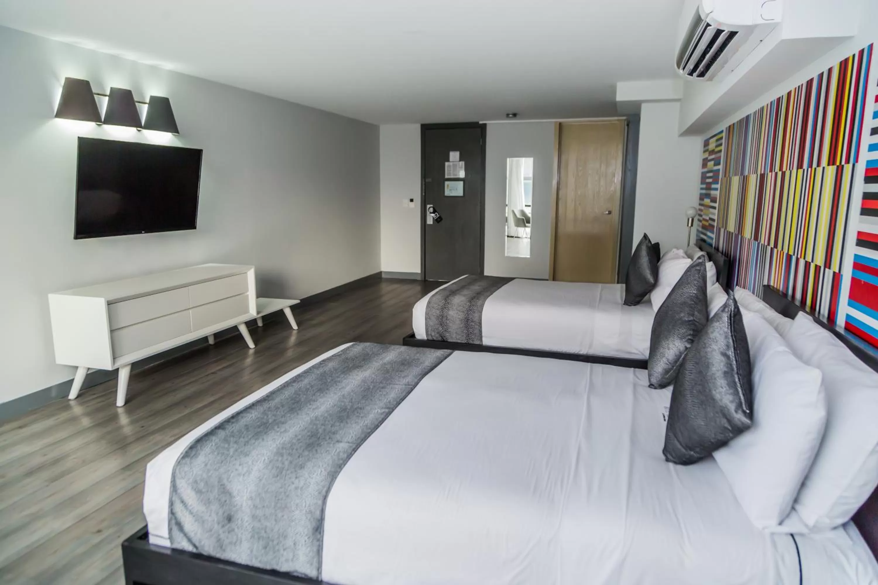 Photo of the whole room, Bed in Hotel El Ejecutivo by Reforma Avenue