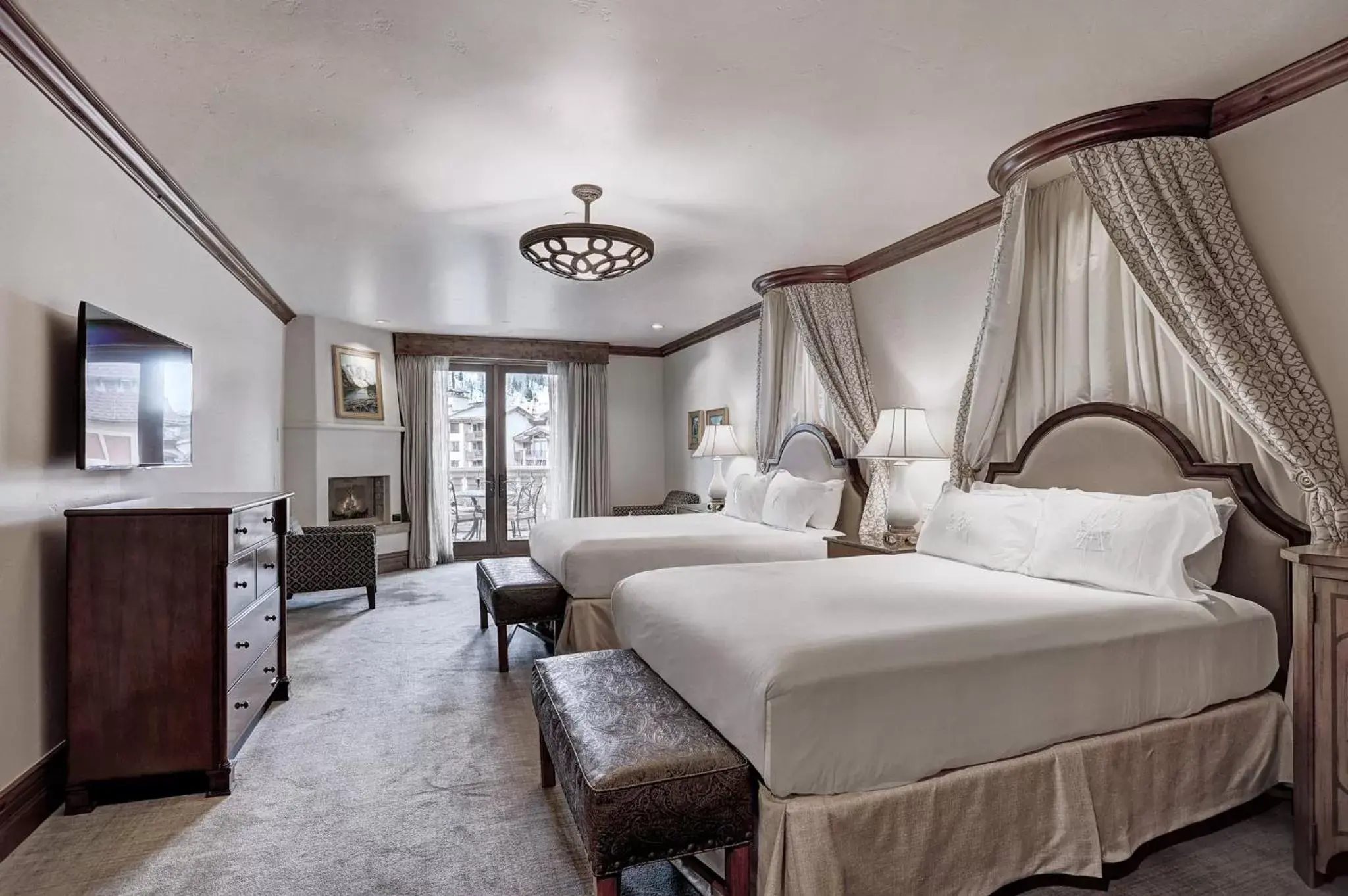 Photo of the whole room, Bed in The Arrabelle at Vail Square, a RockResort