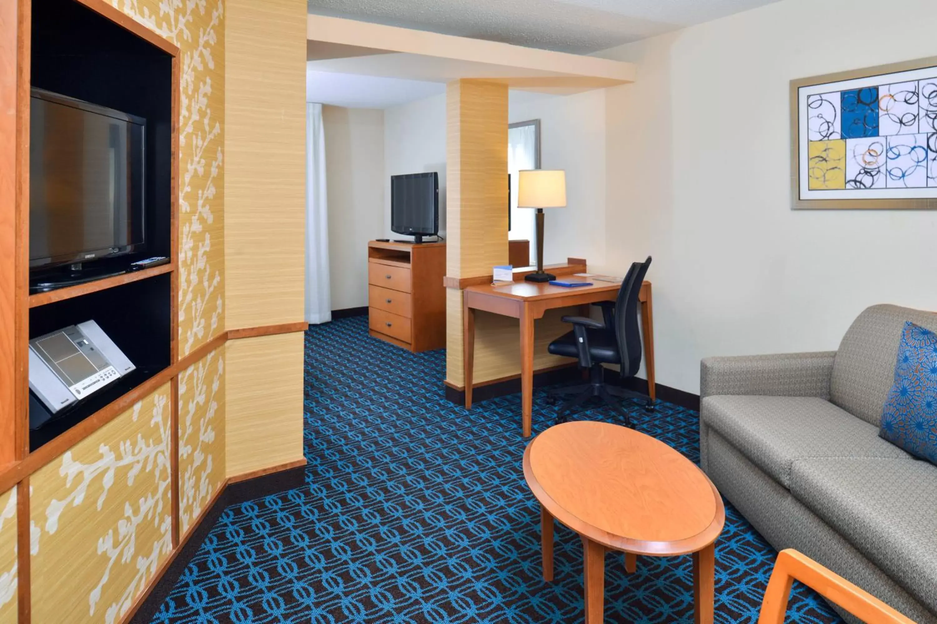 Photo of the whole room, TV/Entertainment Center in Fairfield Inn and Suites by Marriott Birmingham / Bessemer