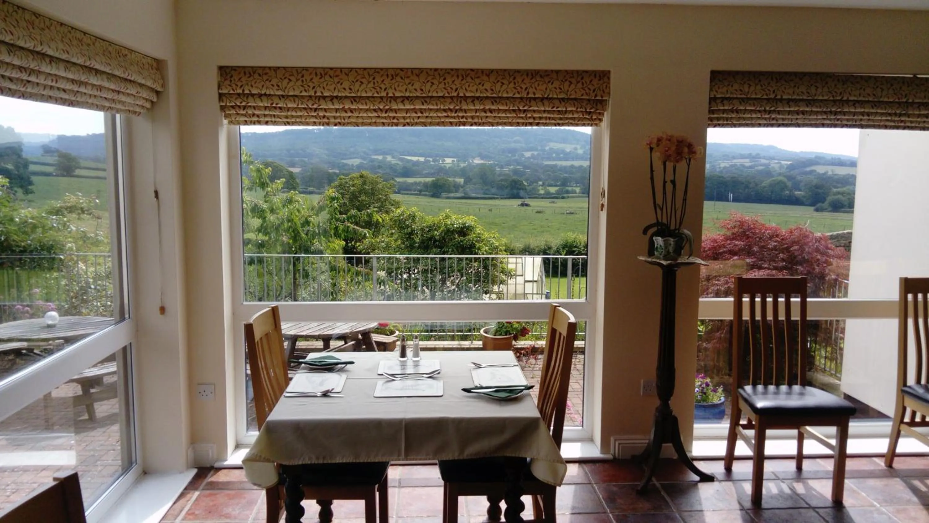 Restaurant/places to eat in the old red lion