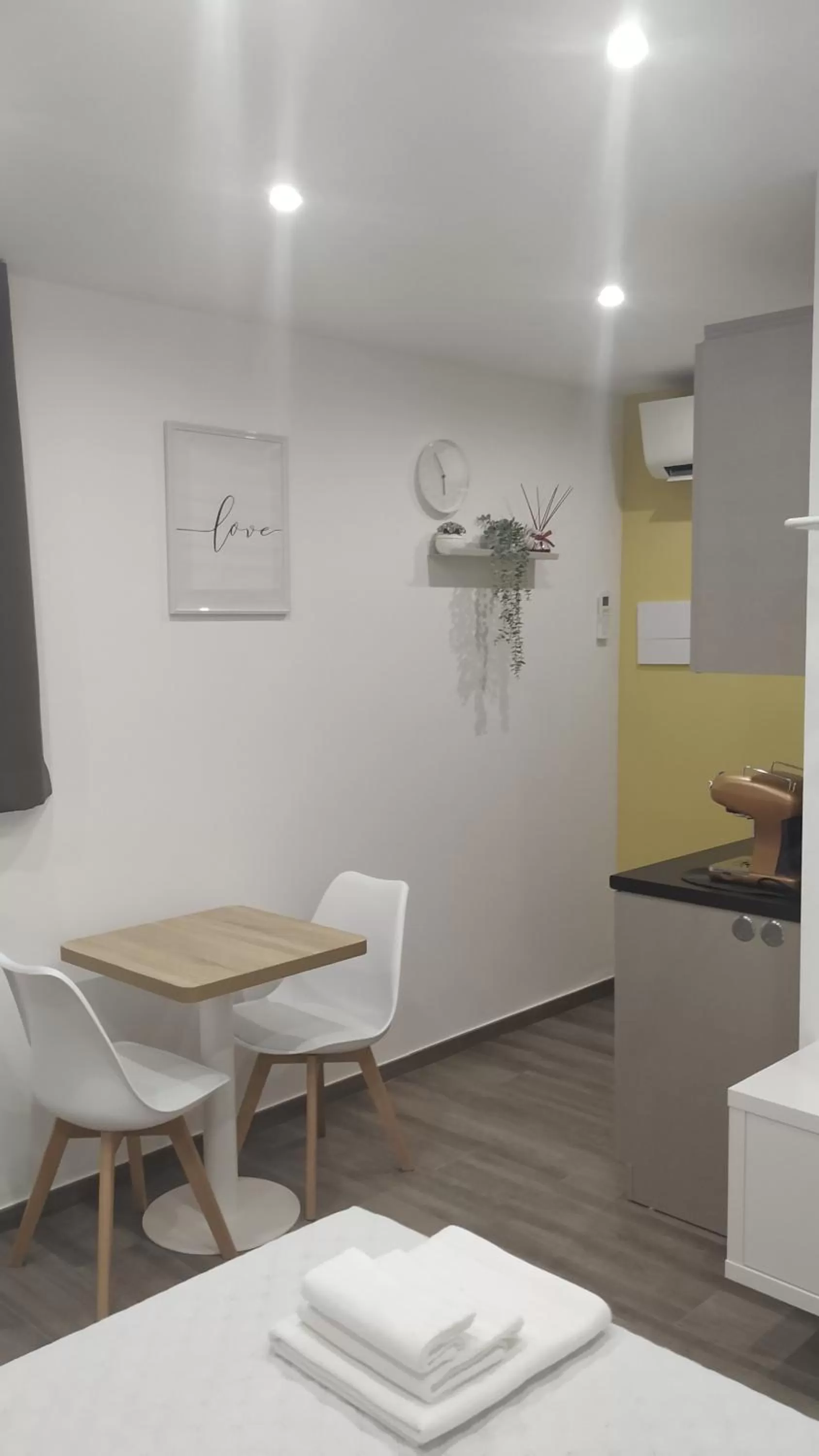 Kitchen or kitchenette in Comeacasa B&B