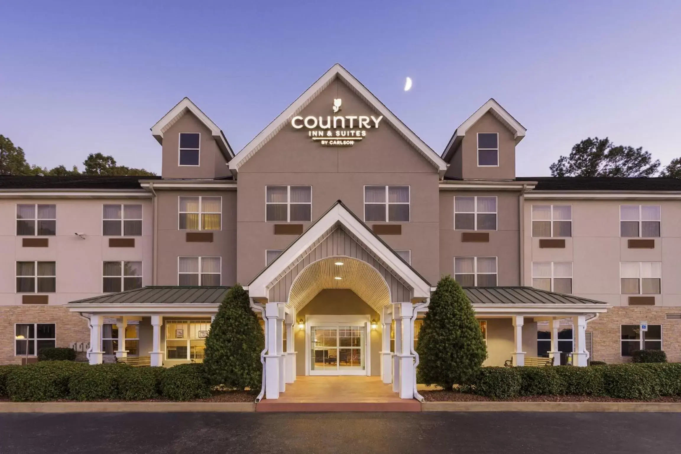 Facade/entrance, Property Building in Country Inn & Suites by Radisson, Tuscaloosa, AL
