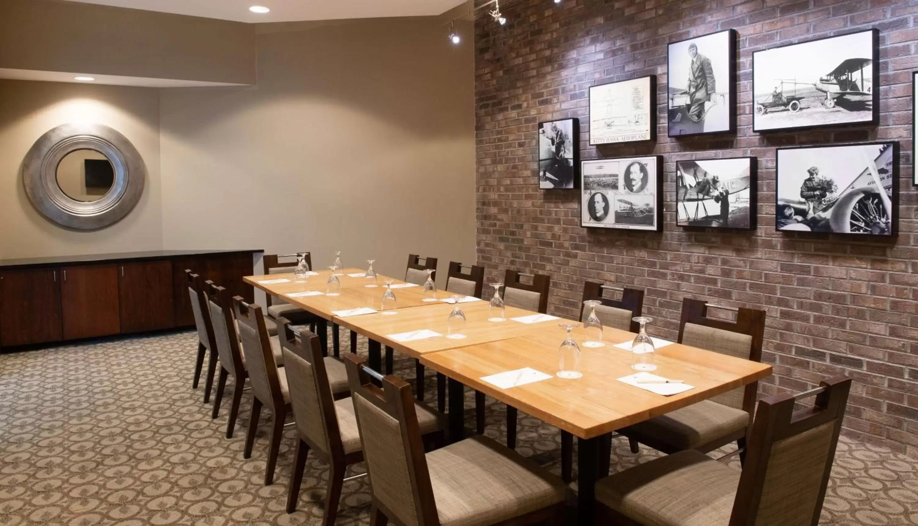 Meeting/conference room, Restaurant/Places to Eat in DoubleTree Hotel & Suites Charleston Airport