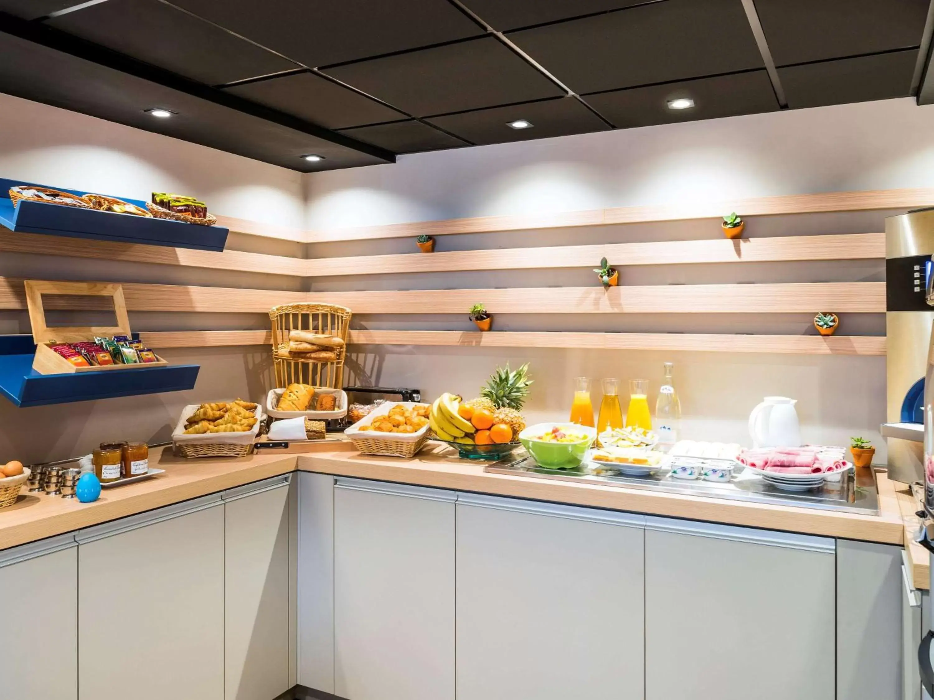 Restaurant/places to eat in ibis Styles Clamart Gare Grand Paris Restaurant/places to eat in ibis Styles Clamart Gare Grand Paris