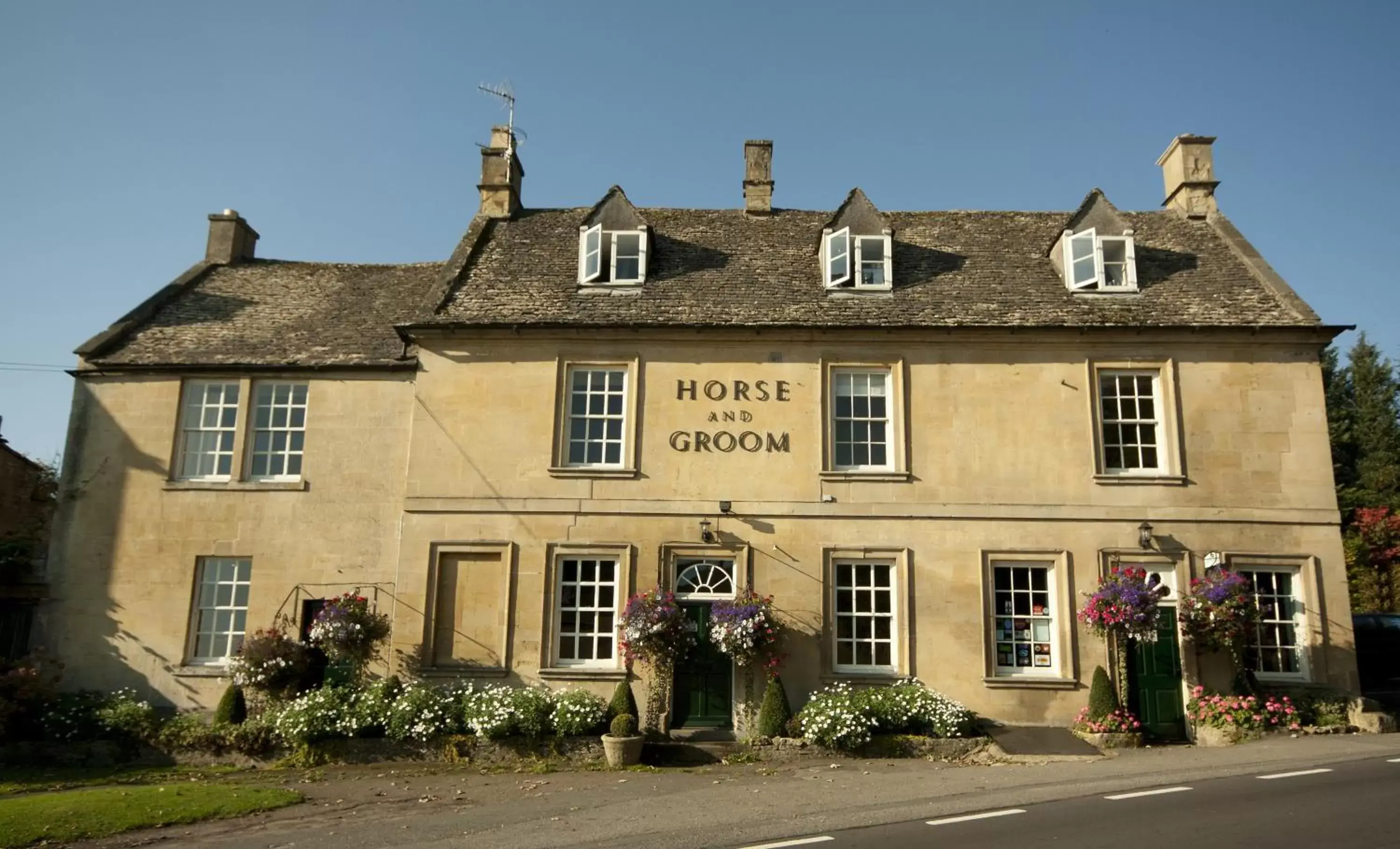 Facade/entrance, Property Building in Horse and Groom