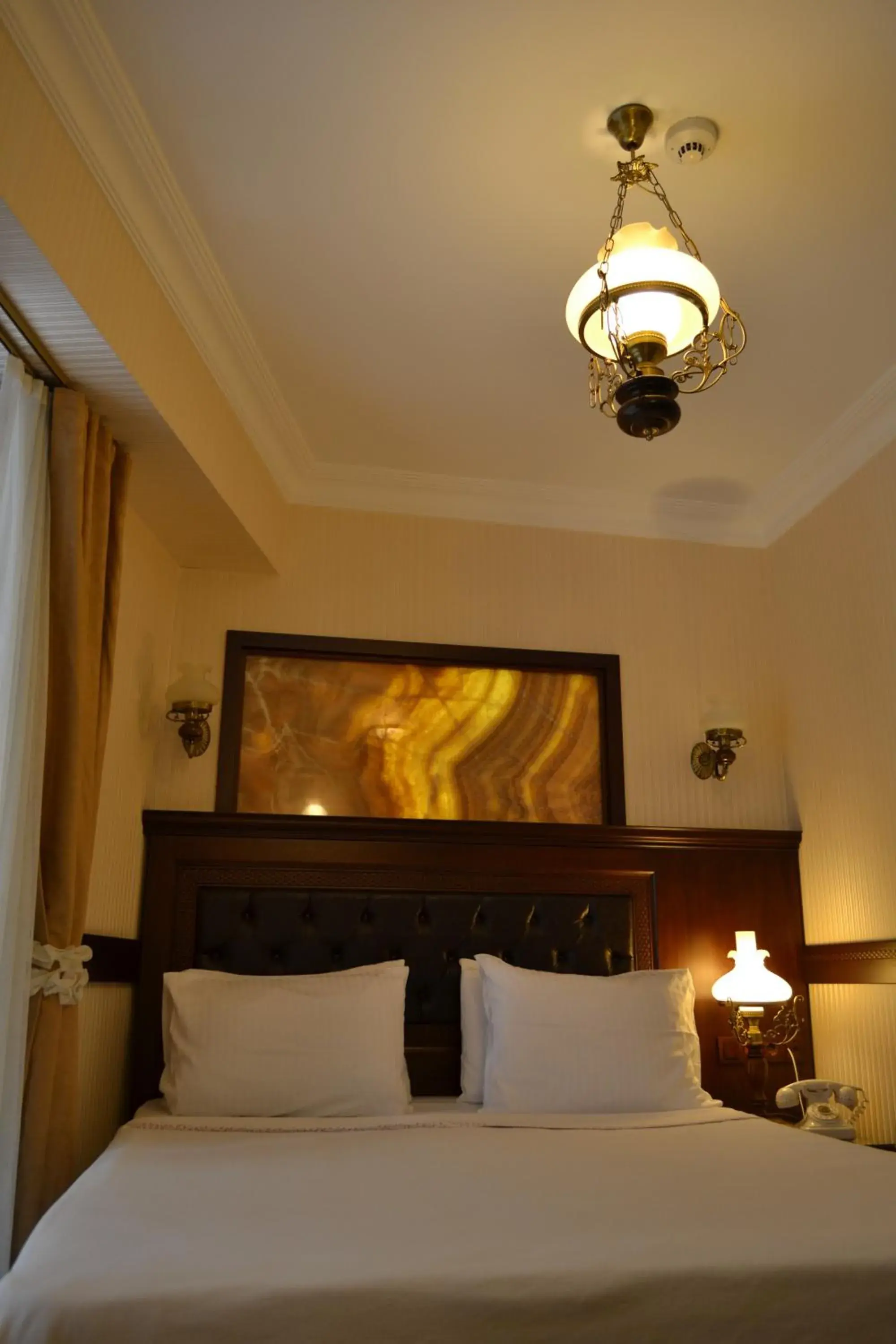 Bedroom, Bed in Divalis Hotel