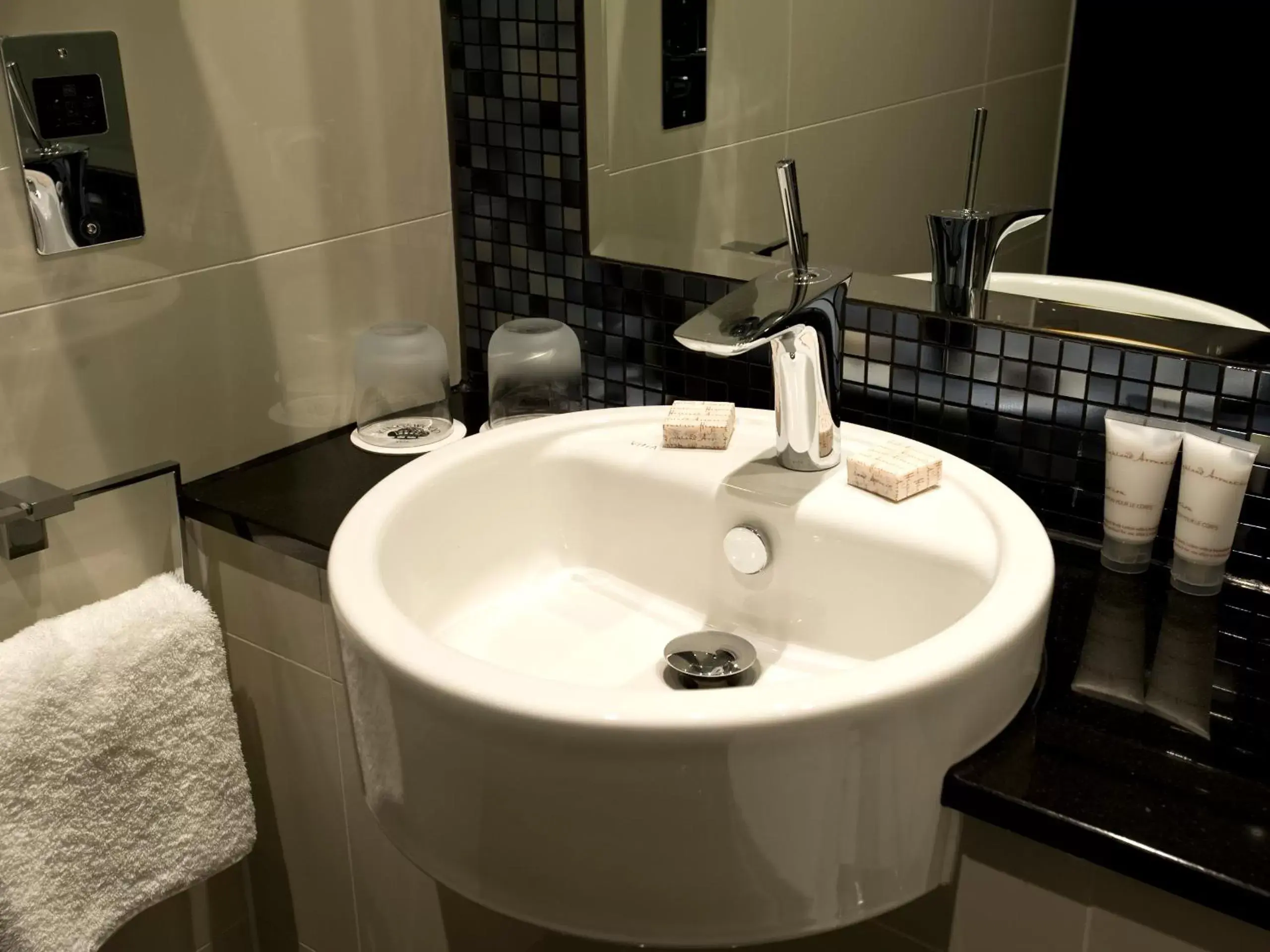 Bathroom in The Lodge at Kingswood