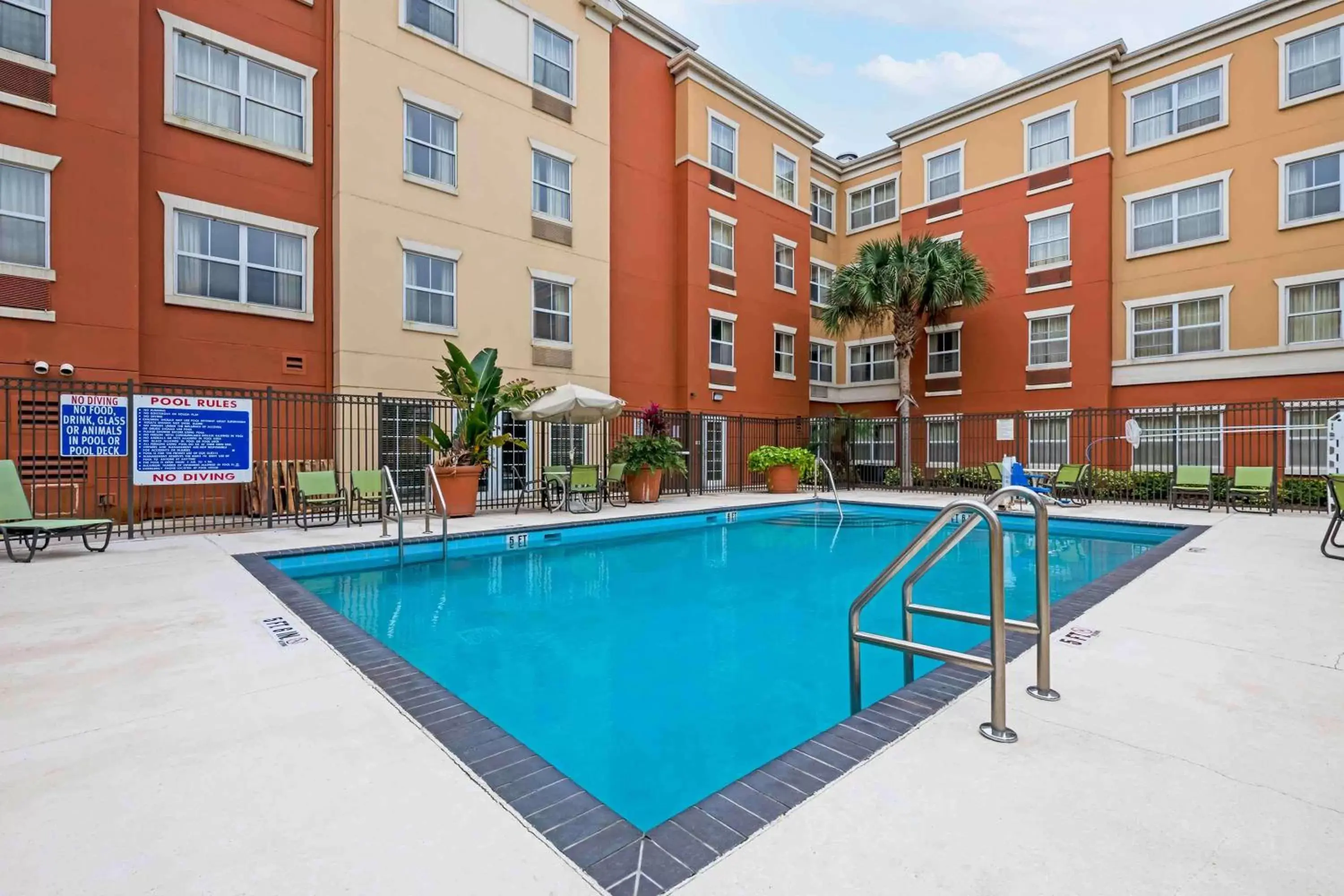 Pool view, Swimming Pool in Extended Stay America Suites - Orlando - Convention Center - 6443 Westwood